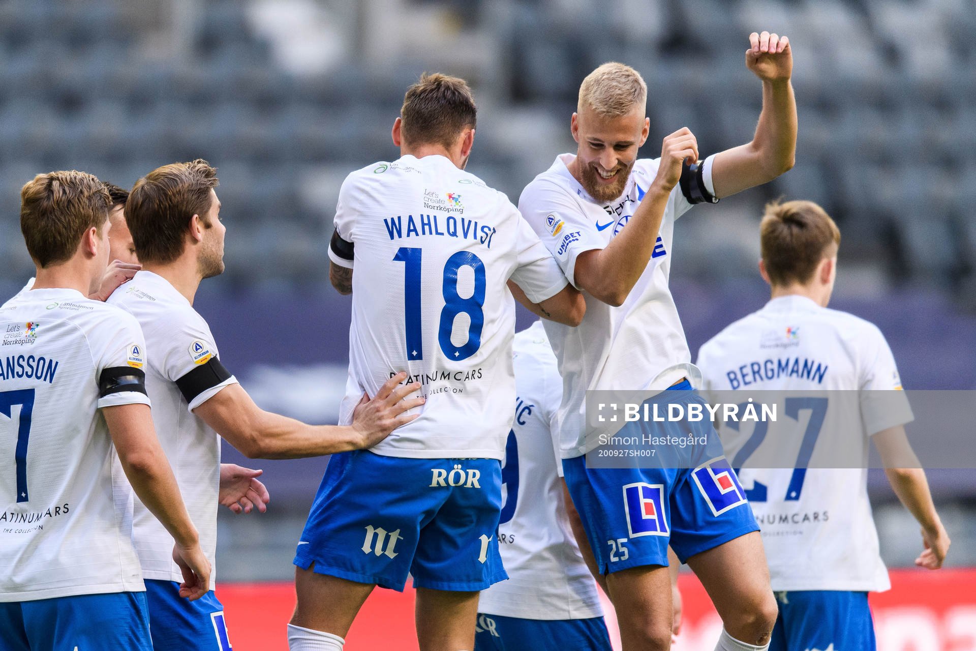 IFK Norrköpings Linus Wahlqvist och Simon Thern jublar