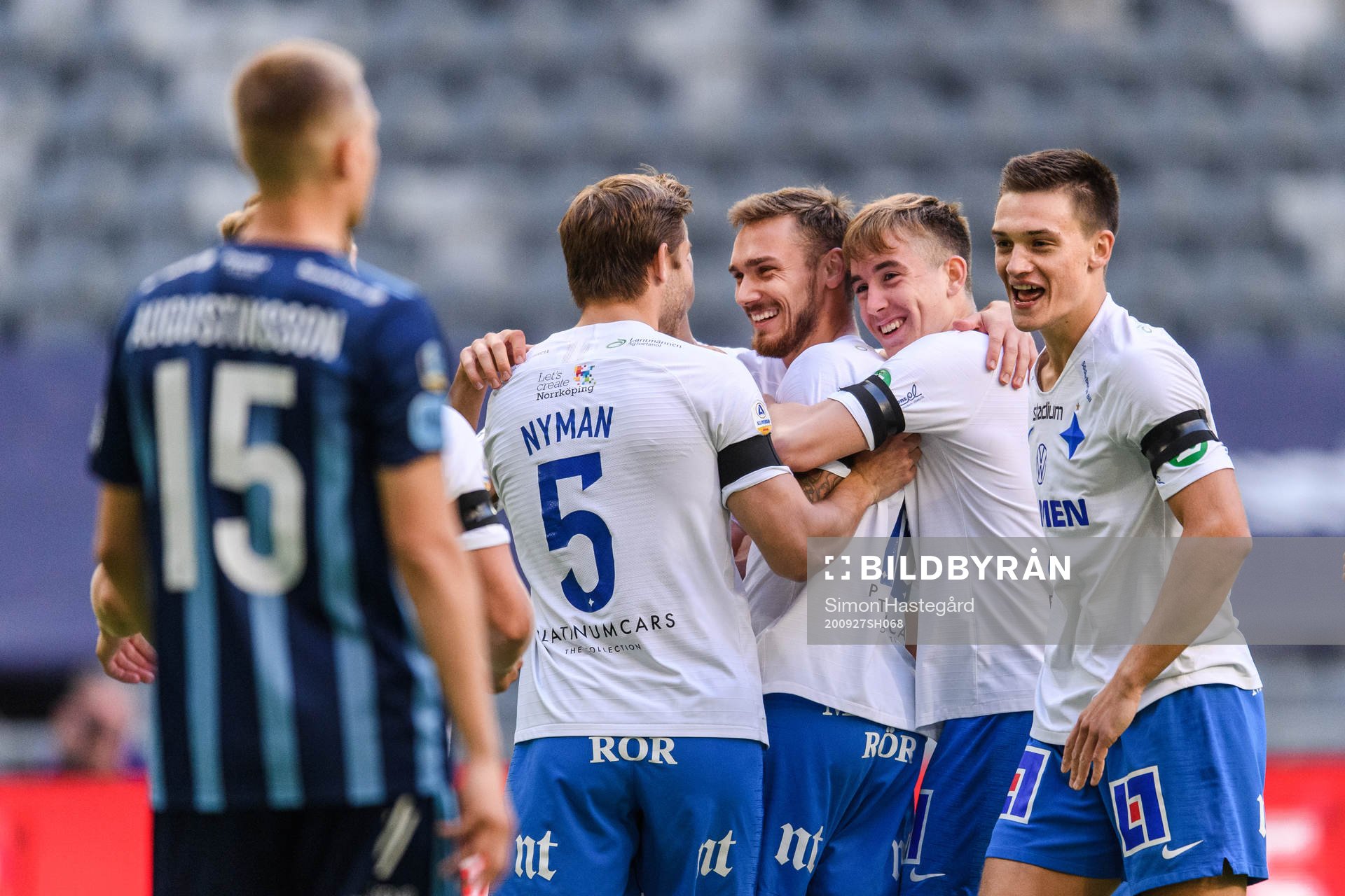 IFK Norrköpings Linus Wahlqvist jublar med Christoffer