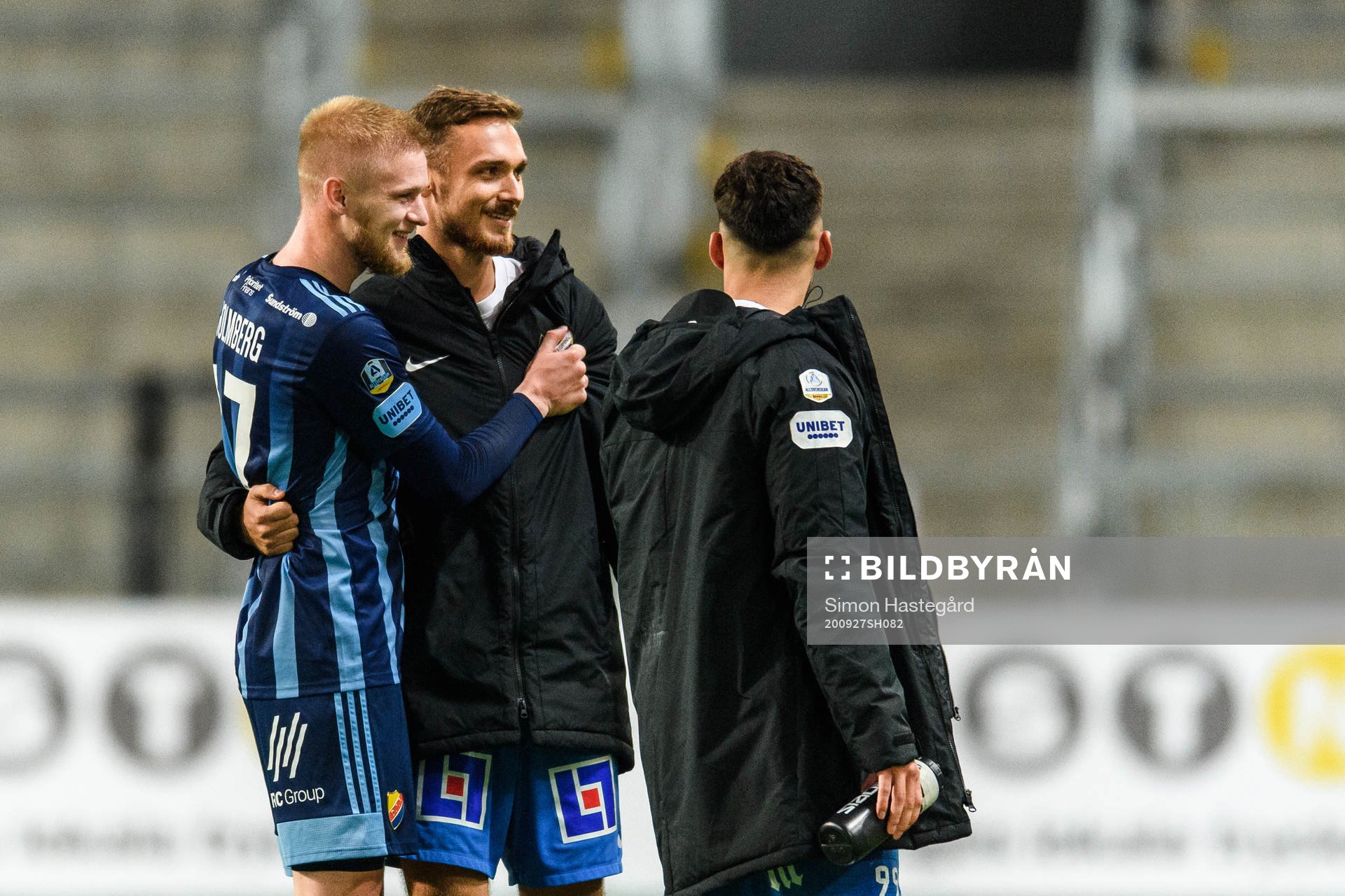 Djurgårdens Kalle Holmberg tillsammans med IFK Norrköpings Linus Wahlqvist under fotbollsmatchen i Allsvenskan mellan Djurgården och IFK Norrköping den 27 september 2020 i Stockholm.