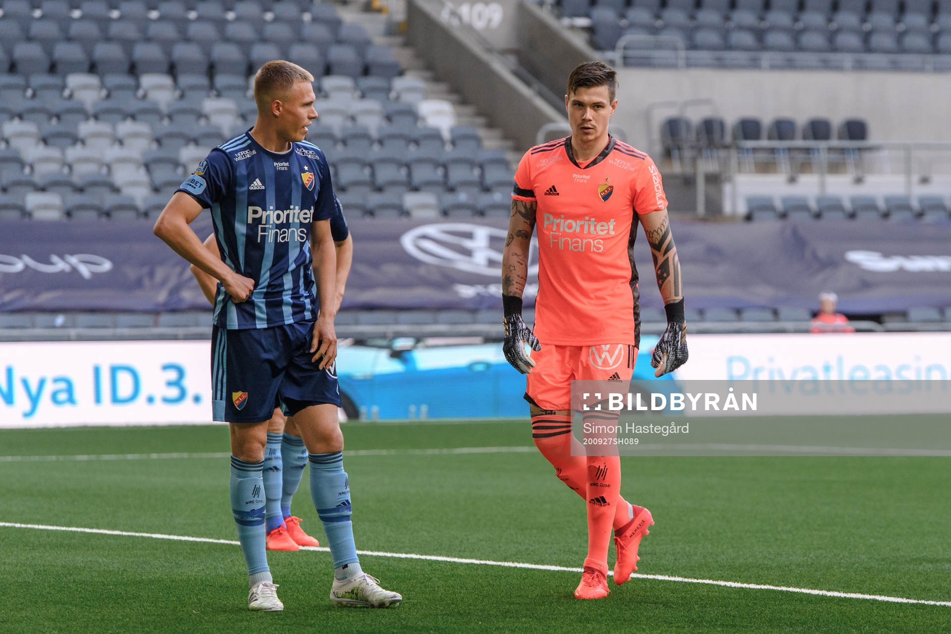 Djurgårdens Jonathan Augustinsson och målvakt Per