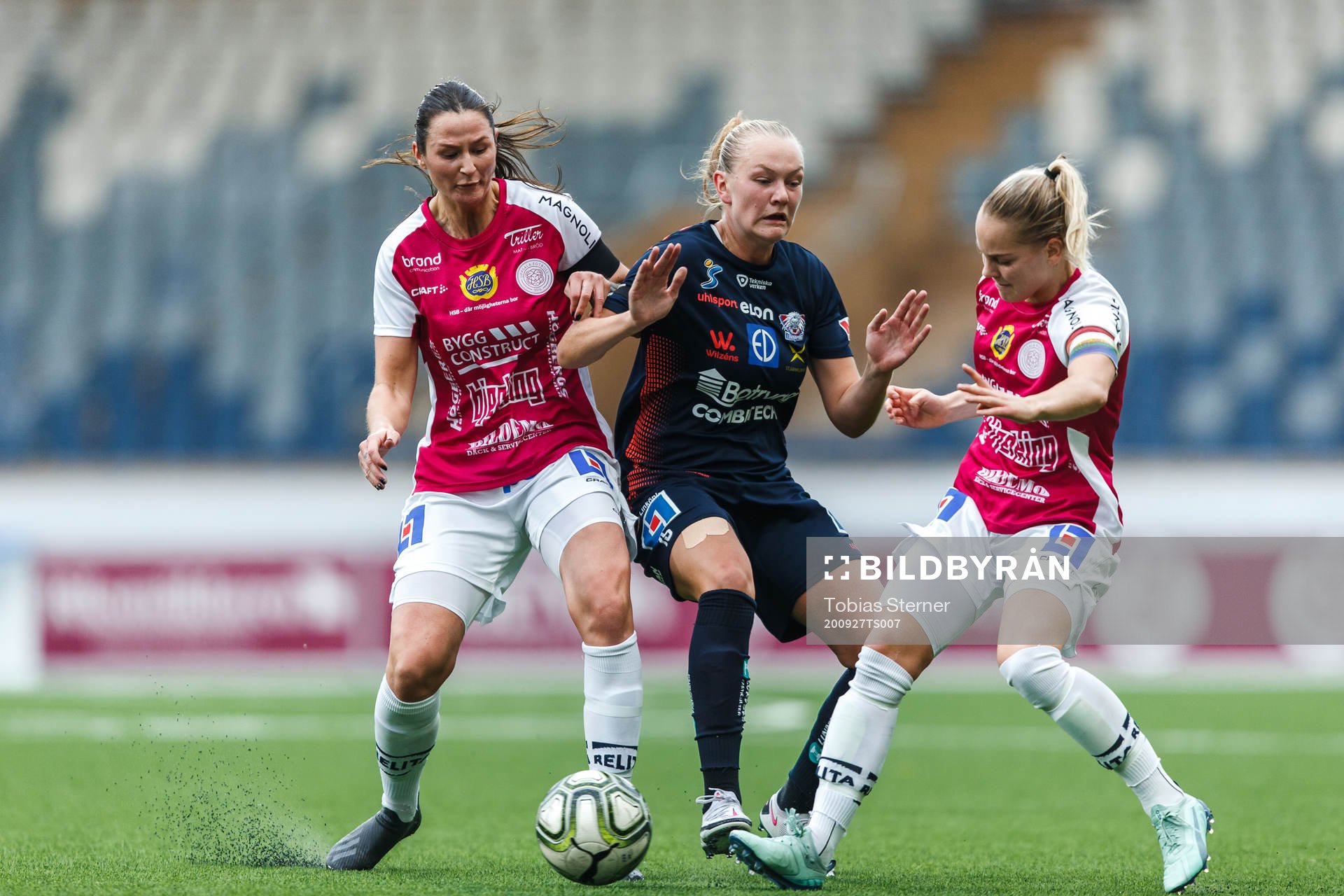 Uppsalas Nicole Odelberg Modin och Agnes Nyberg i en kamp