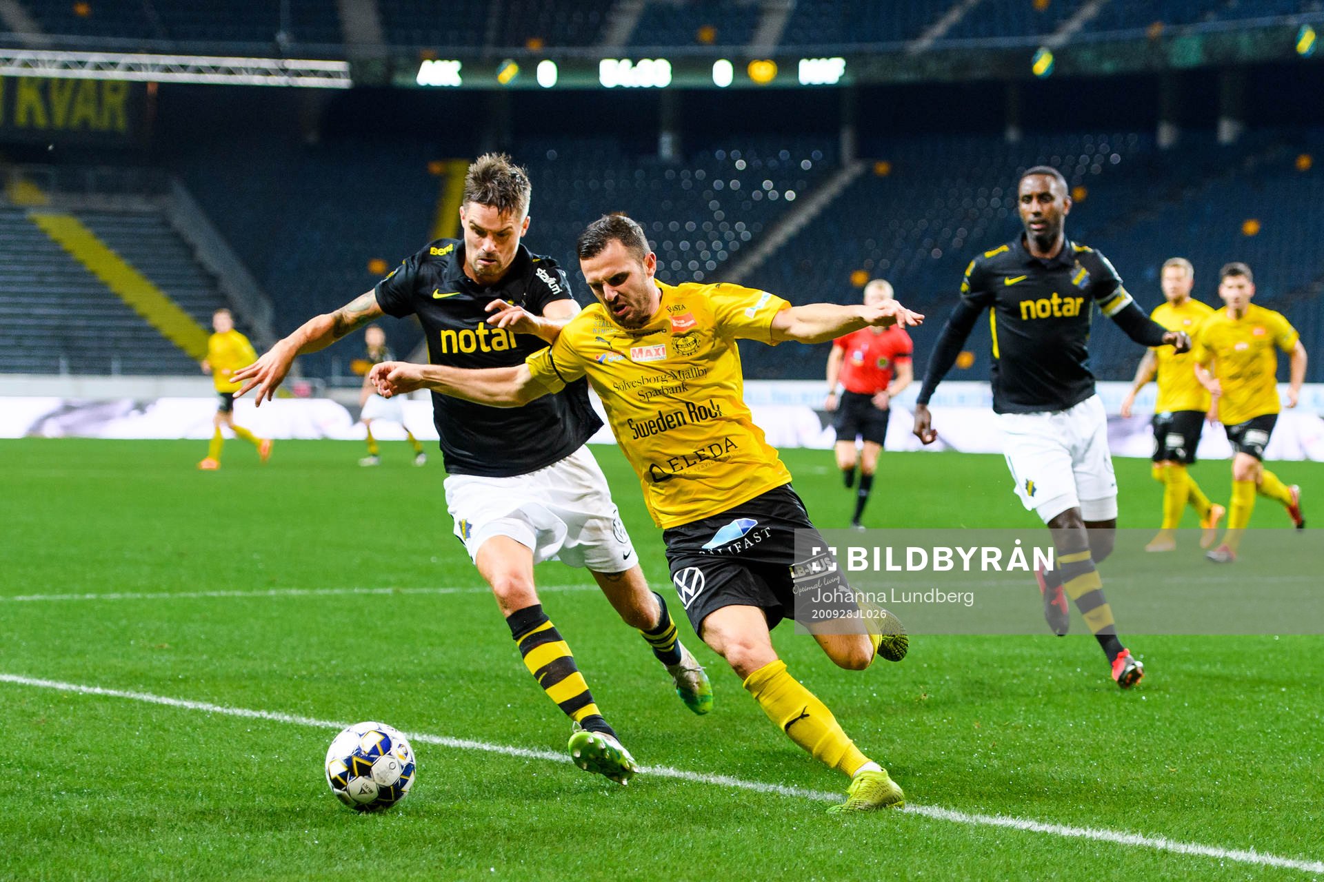 s Mikael Lustig och Mjällbys Kadir Hodzic