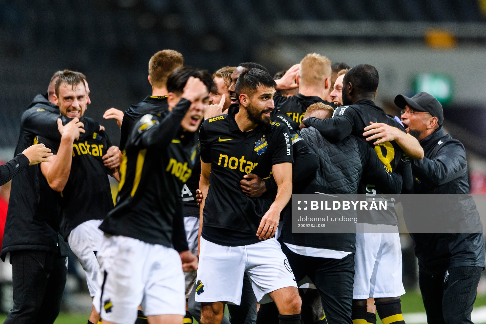 AIK:s spelare jublar efter 1-0 av Nabil Bahoui under fotbollsmatchen i Allsvenskan mellan AIK och Mjällby den 28 september 2020 i Stockholm.