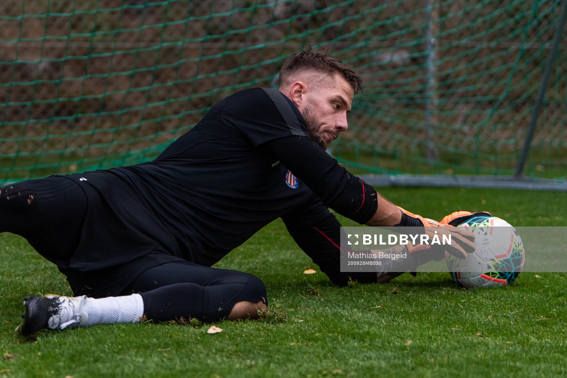 Målvakt Alexis Mitrovgenis under en träning med division 3-laget i fotboll Angered BK den 28 september 2020 i Göteborg.