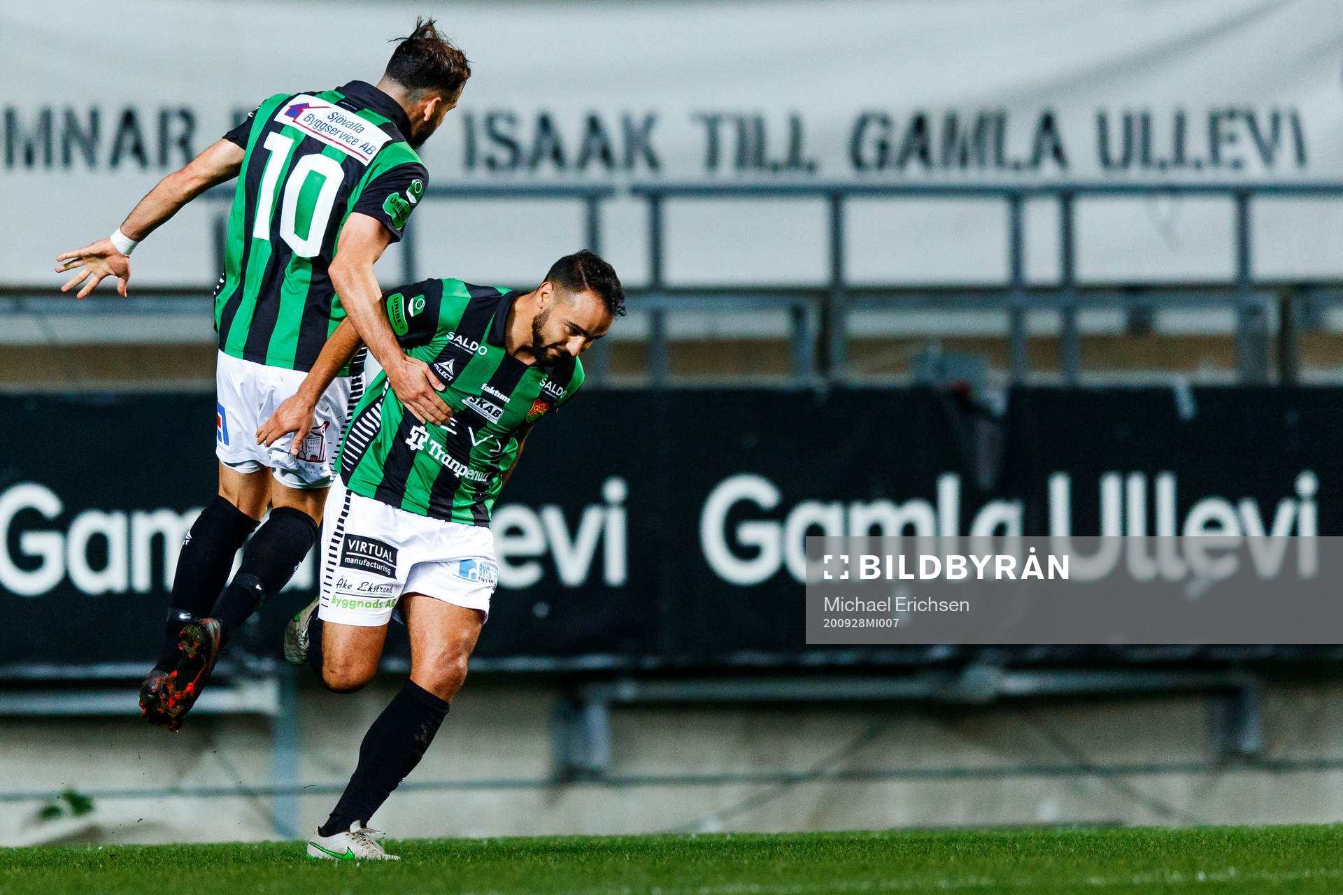 GAIS Mervan Celik och Richard Yarsuvat jublar