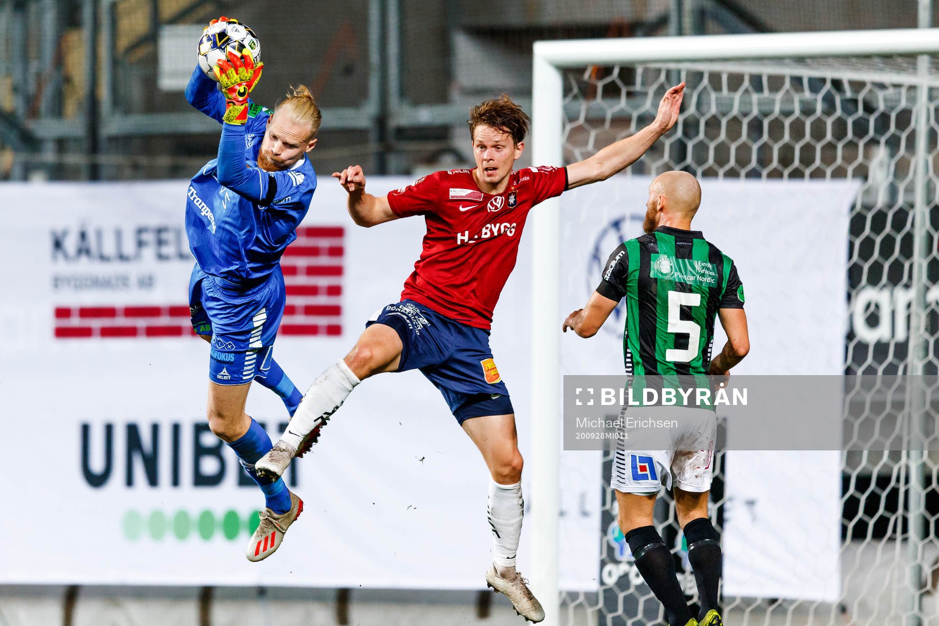 GAIS målvakt Mathias Karlsson och Örgrytes Anton Lans