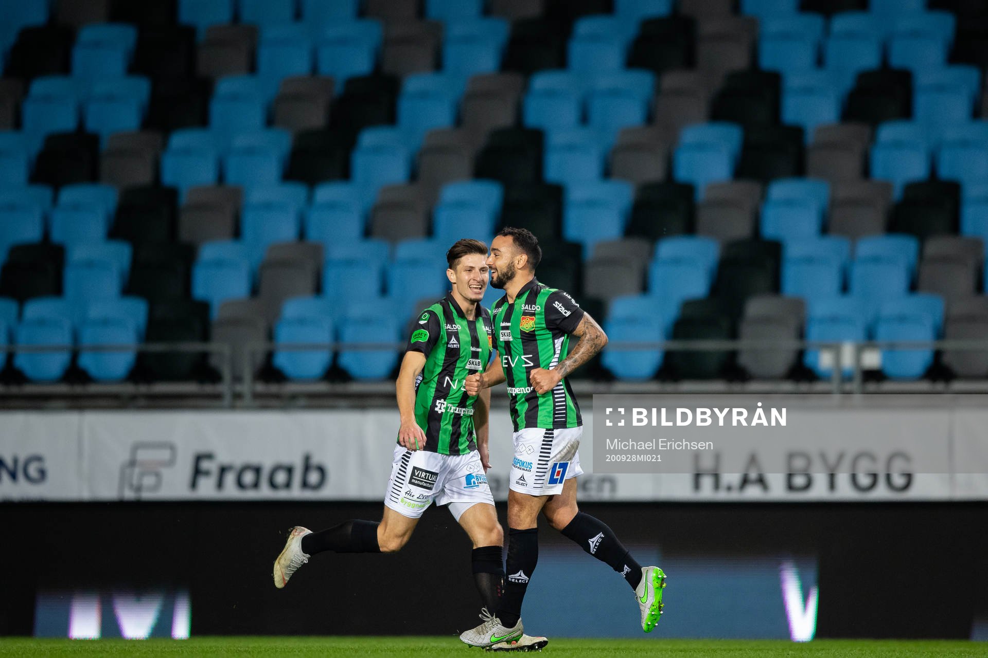 GAIS Richard Yarsuvat jublar med Adnan Maric efter 1-0 under fotbollsmatchen i Superettan mellan Örgryte och GAIS den 28 september 2020 i Göteborg.