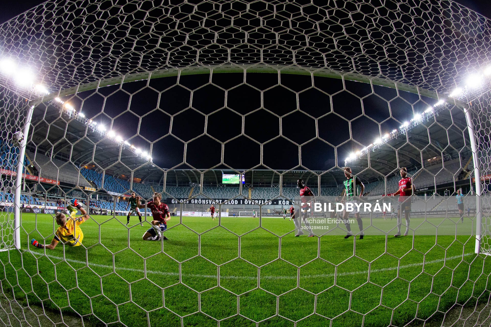 GAIS Richard Yarsuvat skjuter 1-0 bakom Örgrytes målvakt