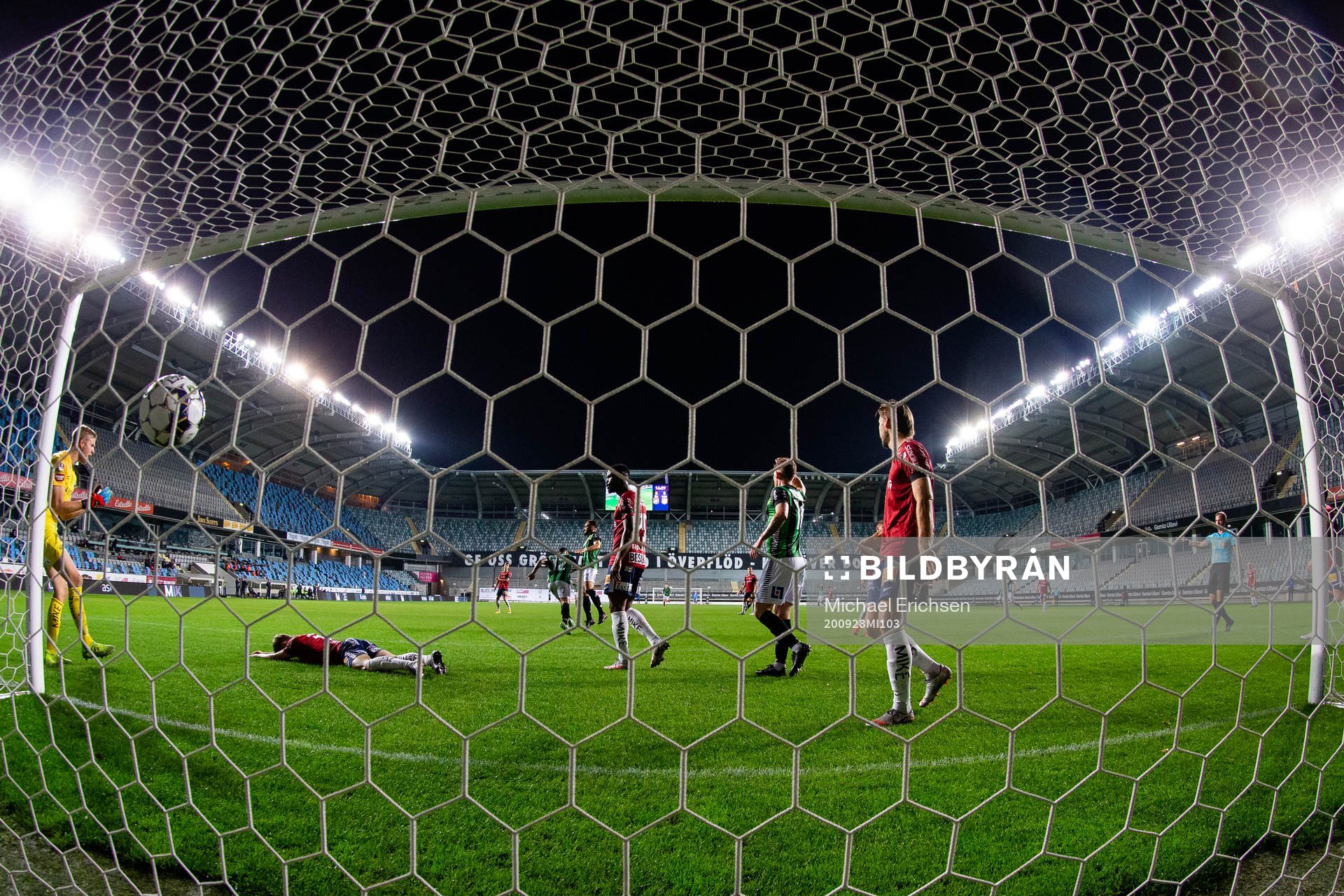 GAIS Richard Yarsuvat skjuter 1-0 bakom Örgrytes målvakt