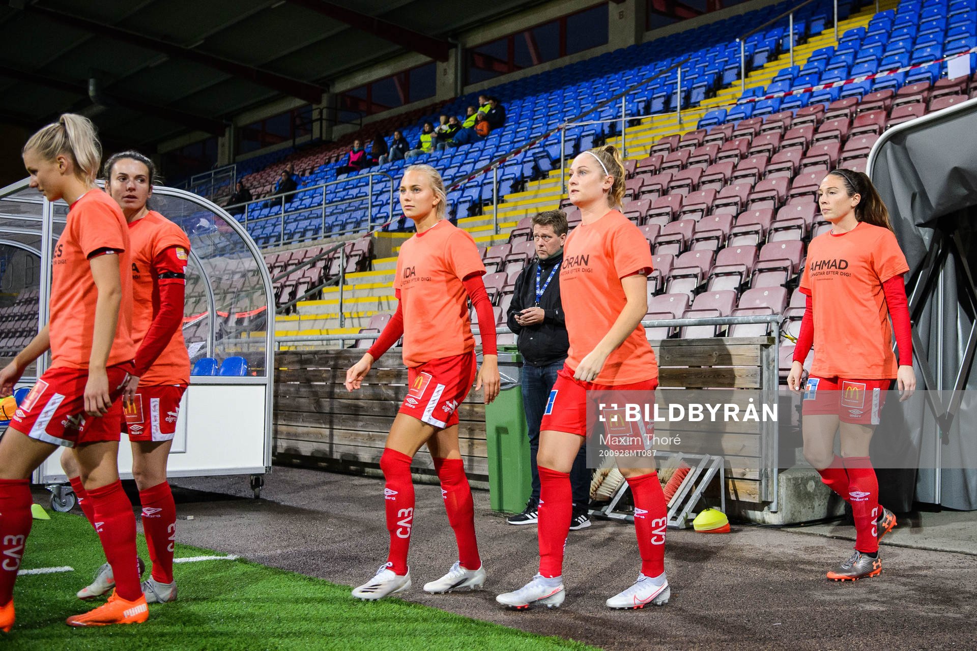 Örebros spelare gör entré