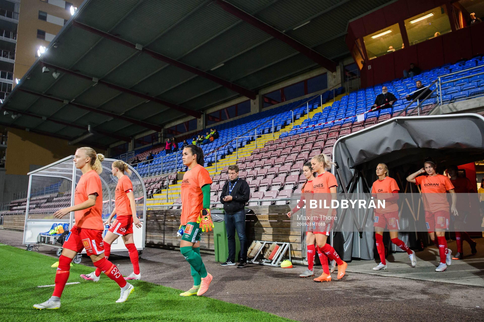 Örebros spelare gör entré