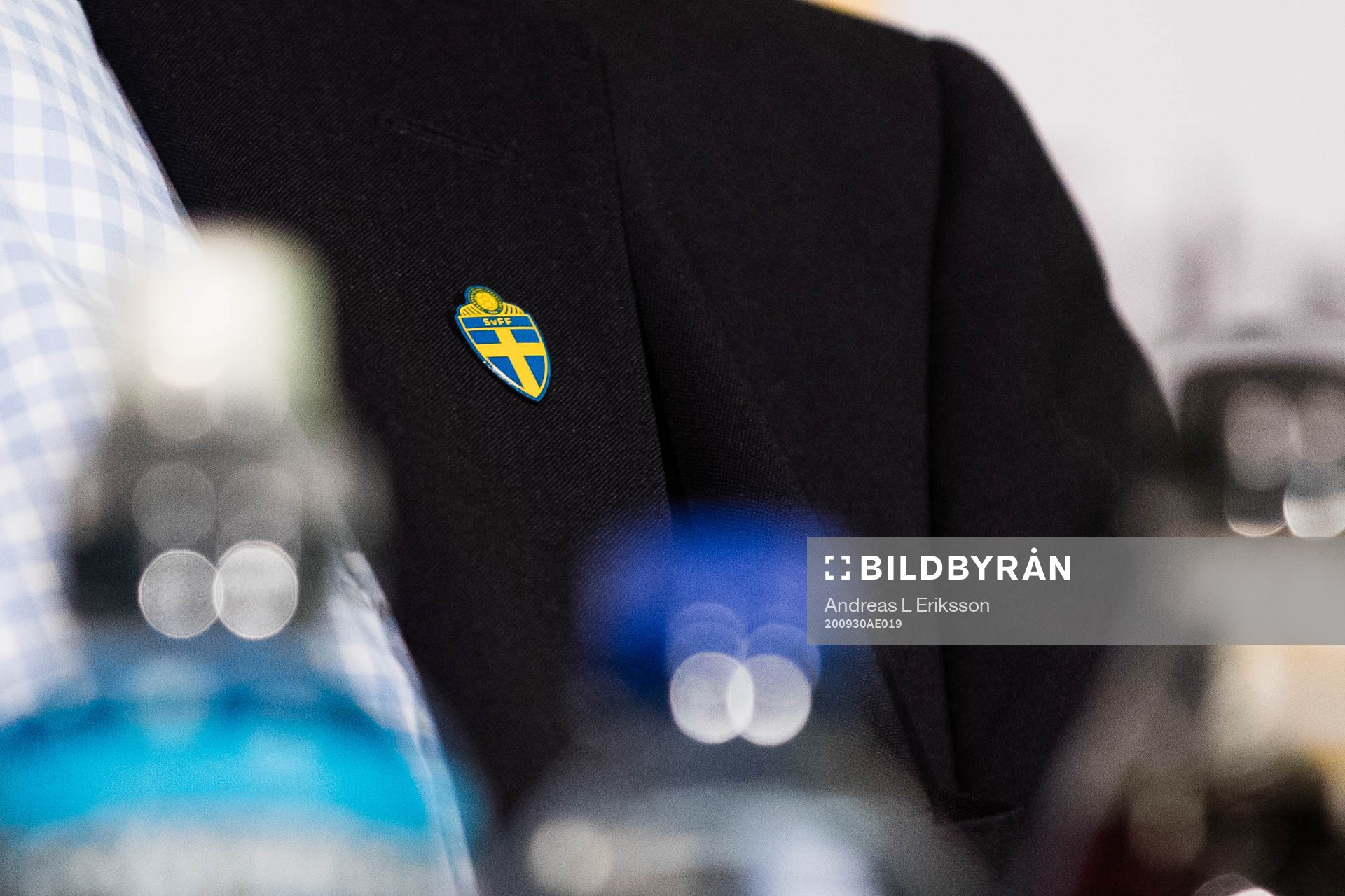 A pin with the Swedish Football Association's logo