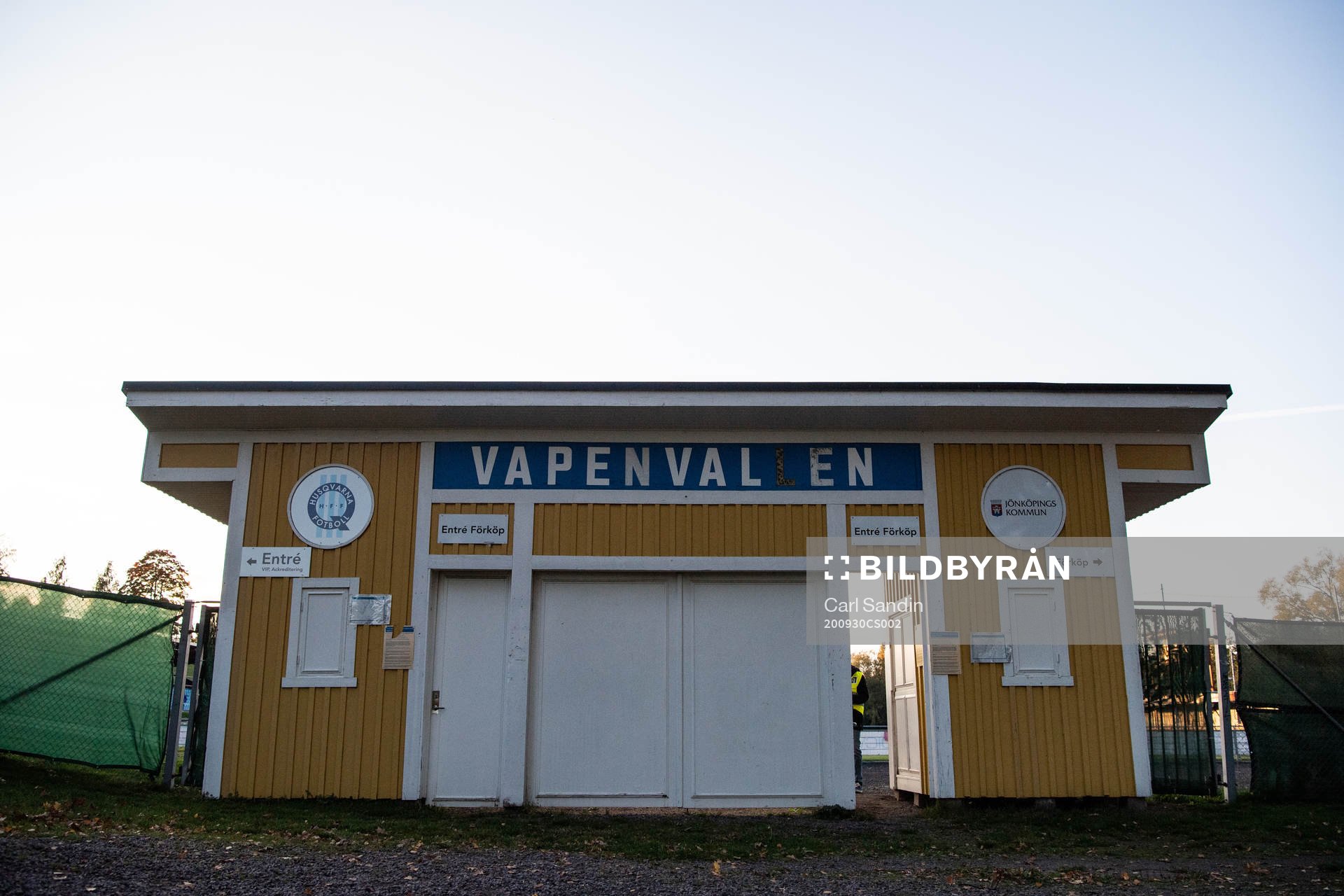 Vy av entrén till Vapenvallen
