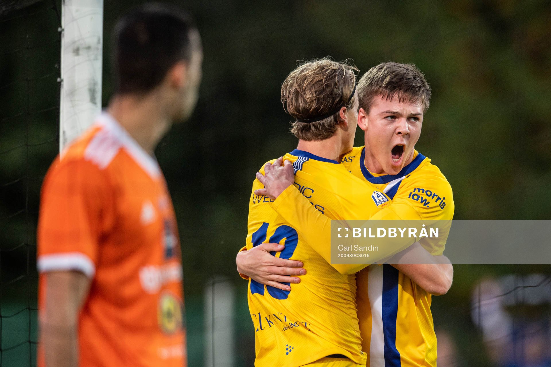 IFK Göteborg August Erlingmark och Emil Holm jublar
