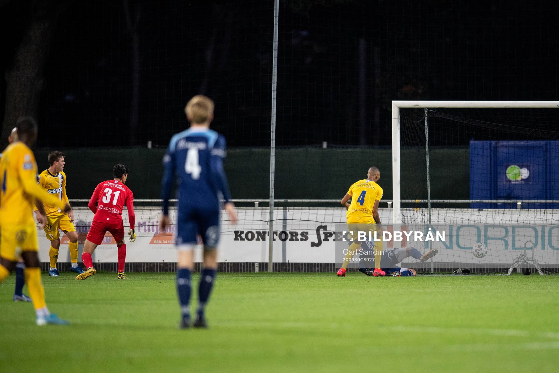IFK Göteborg målvakt Tom Amos och Kristopher Da Graca ser