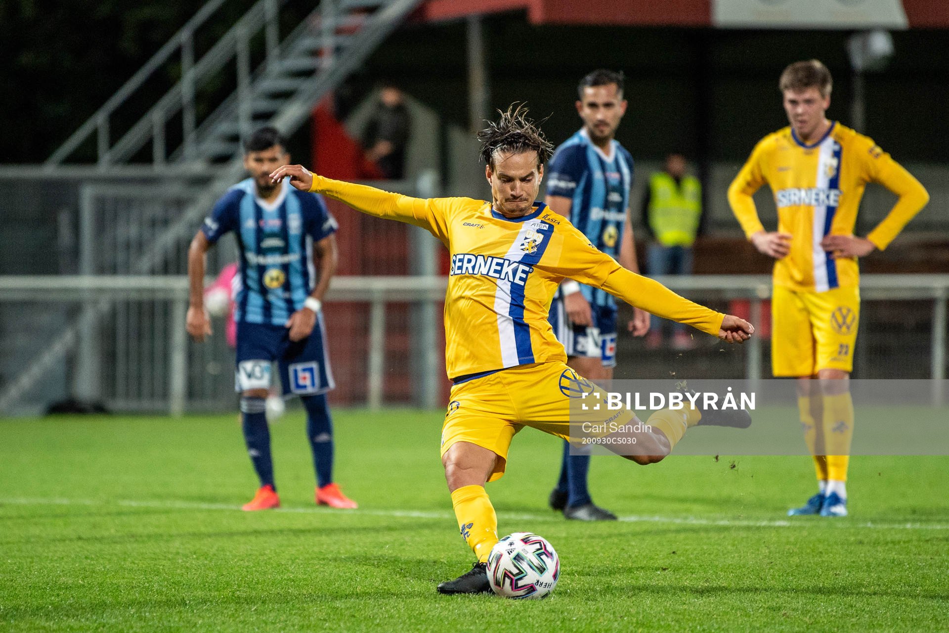 IFK Göteborg Amin Affane slår en straffspark