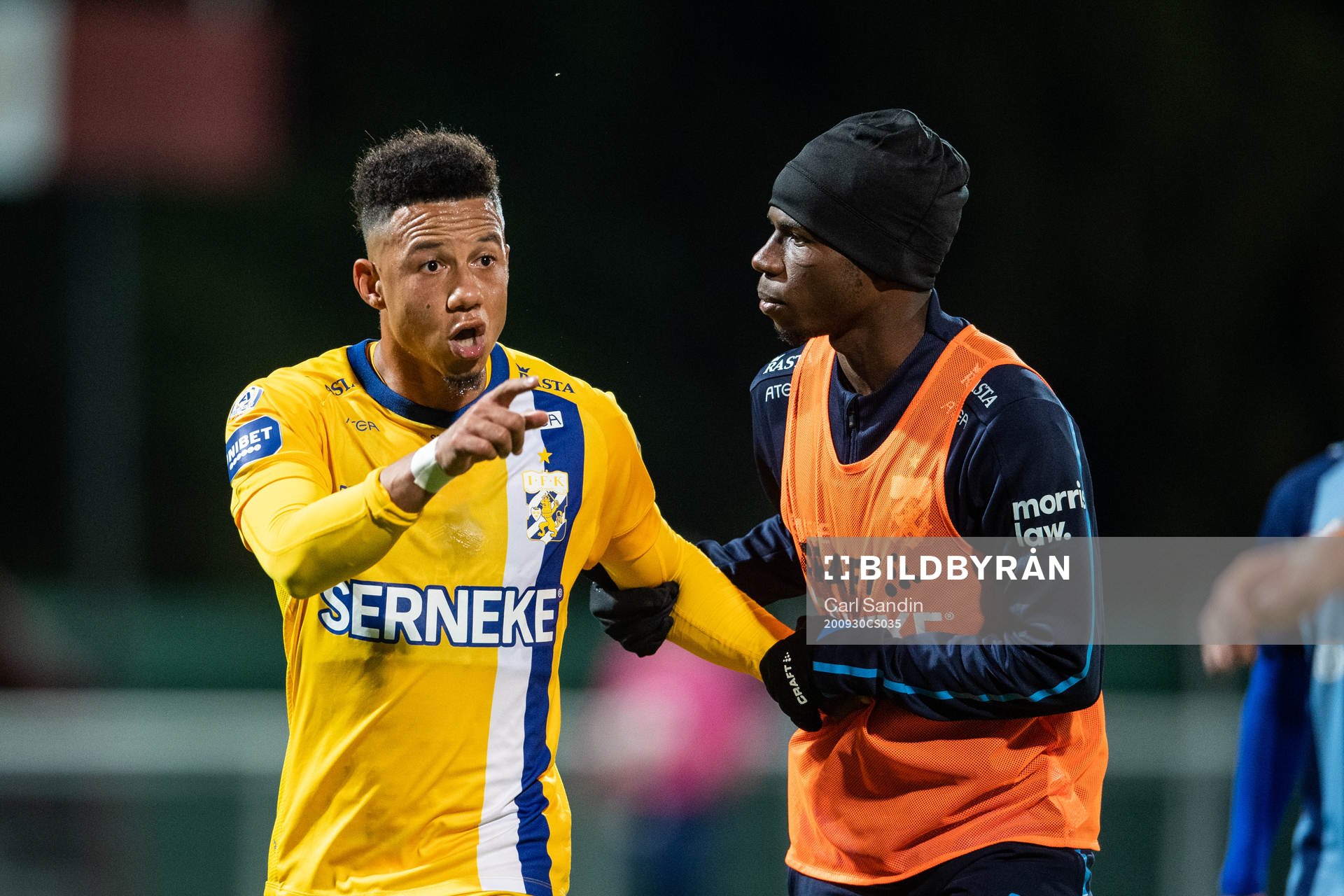 IFK Göteborg Tobias Sana reagerar mot Sebastian Eriksson