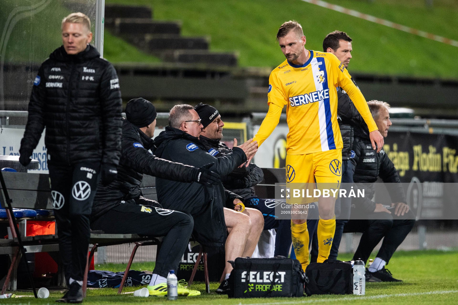 IFK Göteborg Sebastian Eriksson byts ut under fotbollsmatchen i Svenska Cupen mellan Husqvarna och IFK Göteborg den 30 september 2020 i Husqvarna.