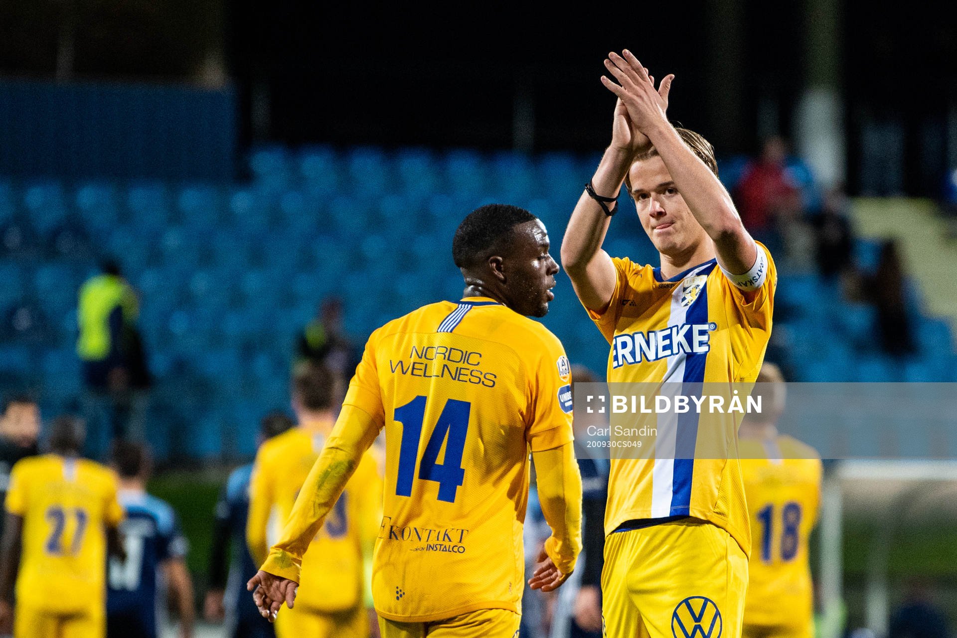IFK Göteborg August Erlingmark tackar publiken