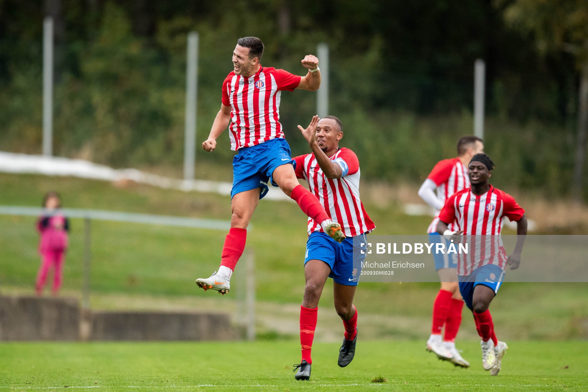 Angereds Haris Avdiu jublar