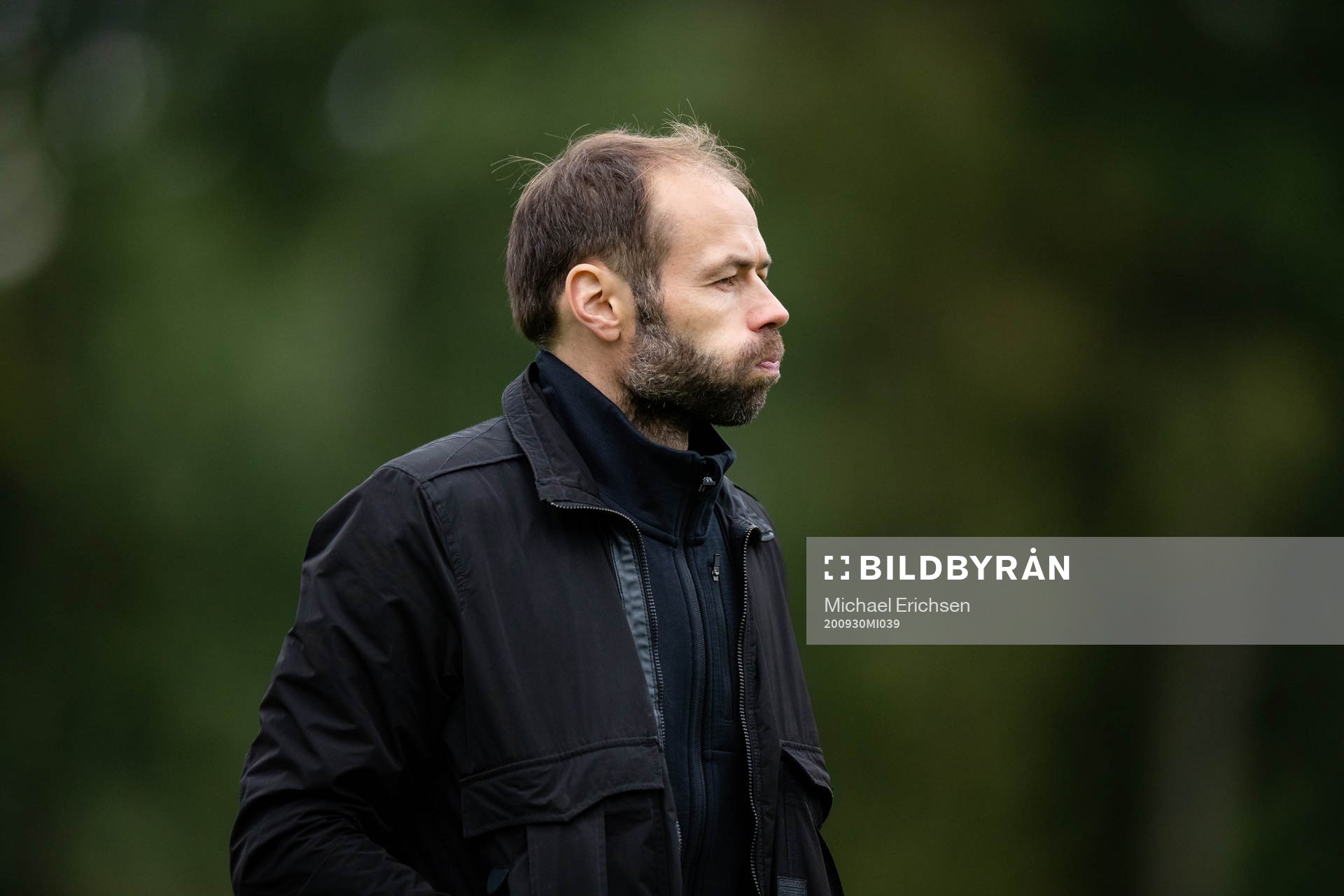 Häckens tränare Andreas Alm deppar i halvlek av