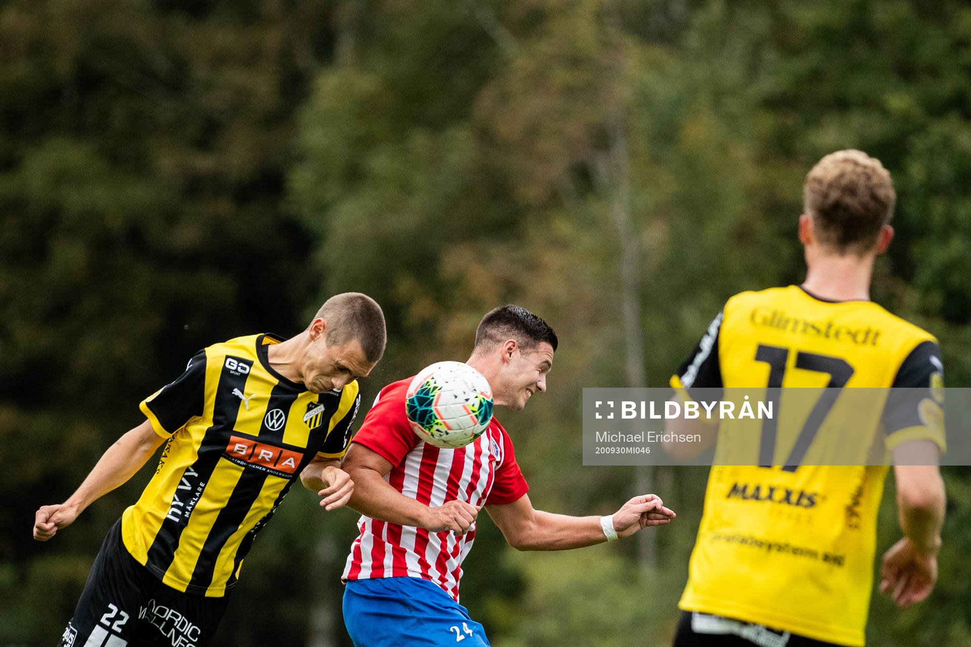 Häckens Tobias Carlsson och Angereds Haris Avdiu