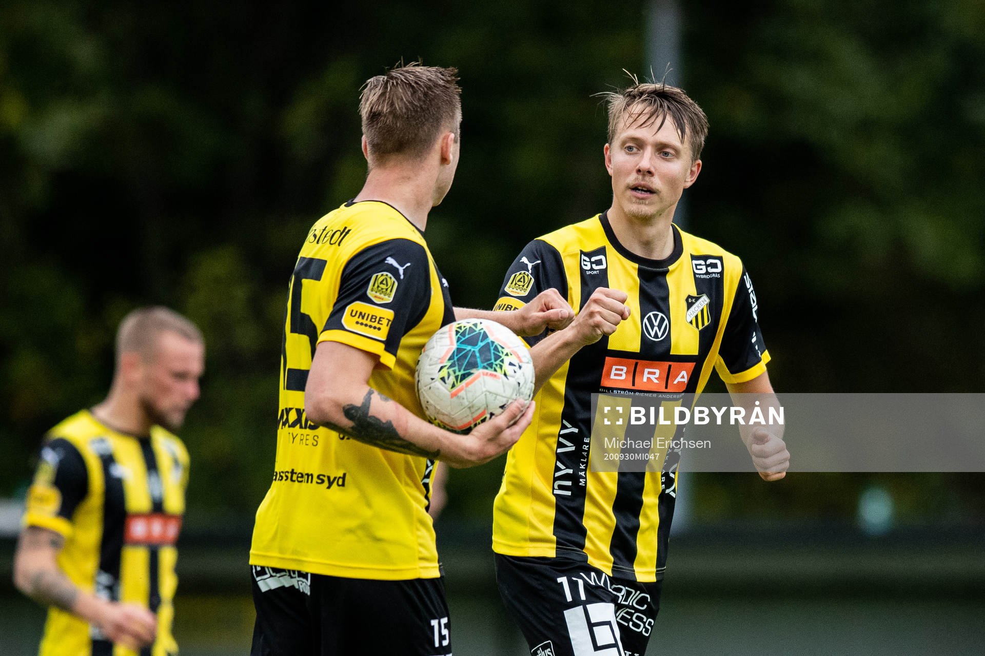 Häckens Viktor Lundberg (h) jublar med Alexander Söderlund