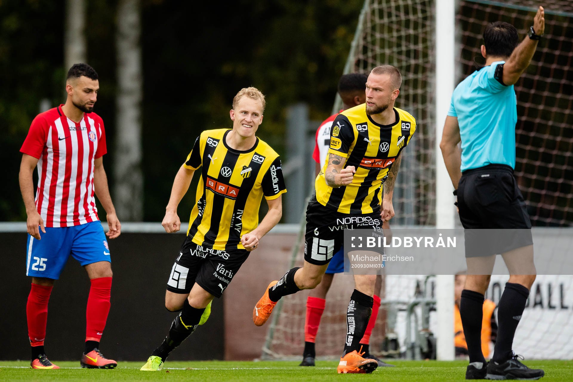 Häckens Alexander Faltsetas jublar efter 1-1 under fotbollsmatchen i Svenska Cupen  mellan Angered och Häcken den 30 september 2020 i Göteborg.