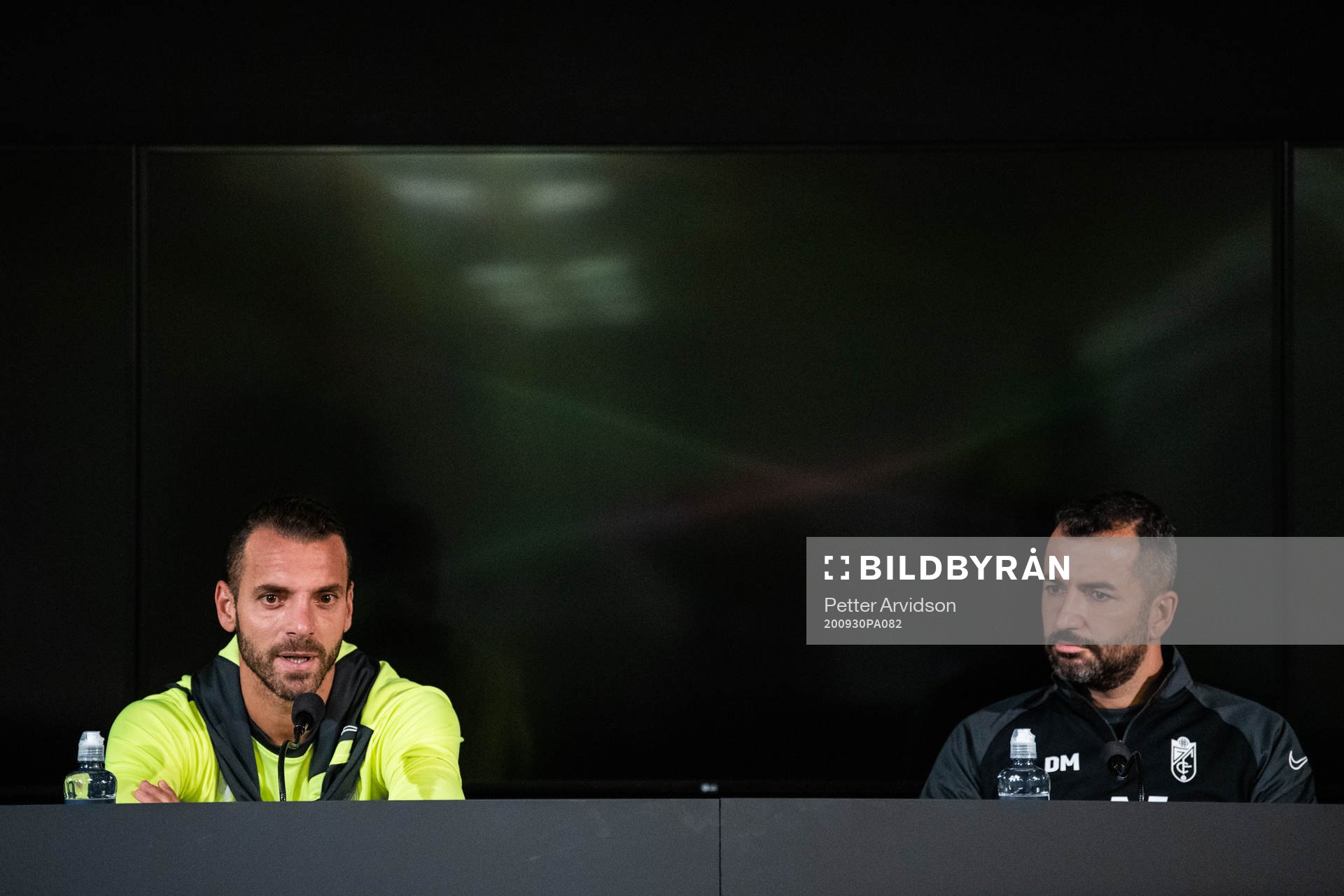 Roberto Soldado and Diego Martinez, head coach of Granada