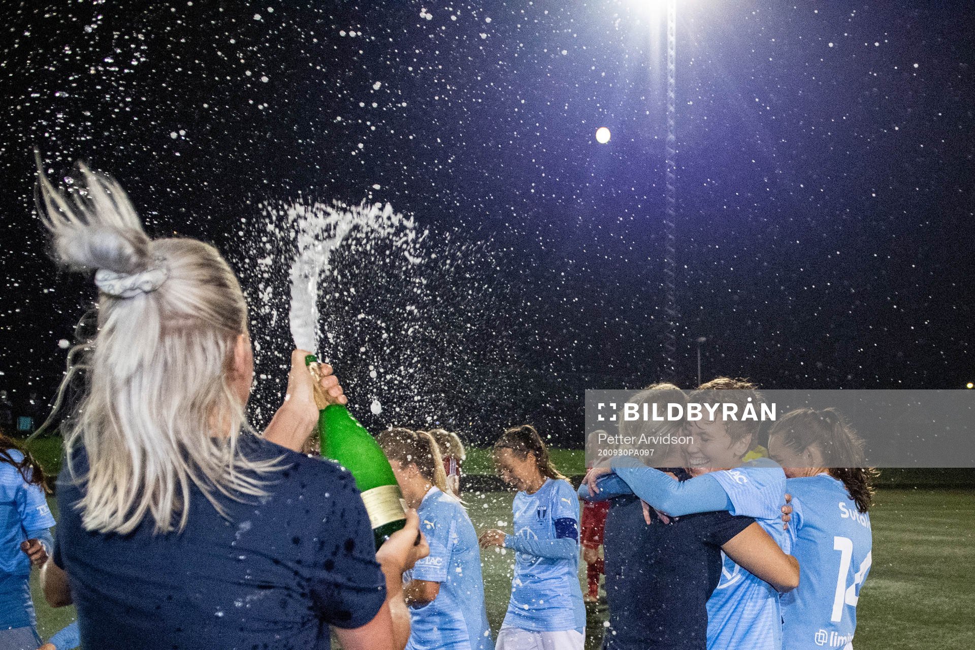 Malmö FFs Anna Hellsten jublar med lagkamrater
