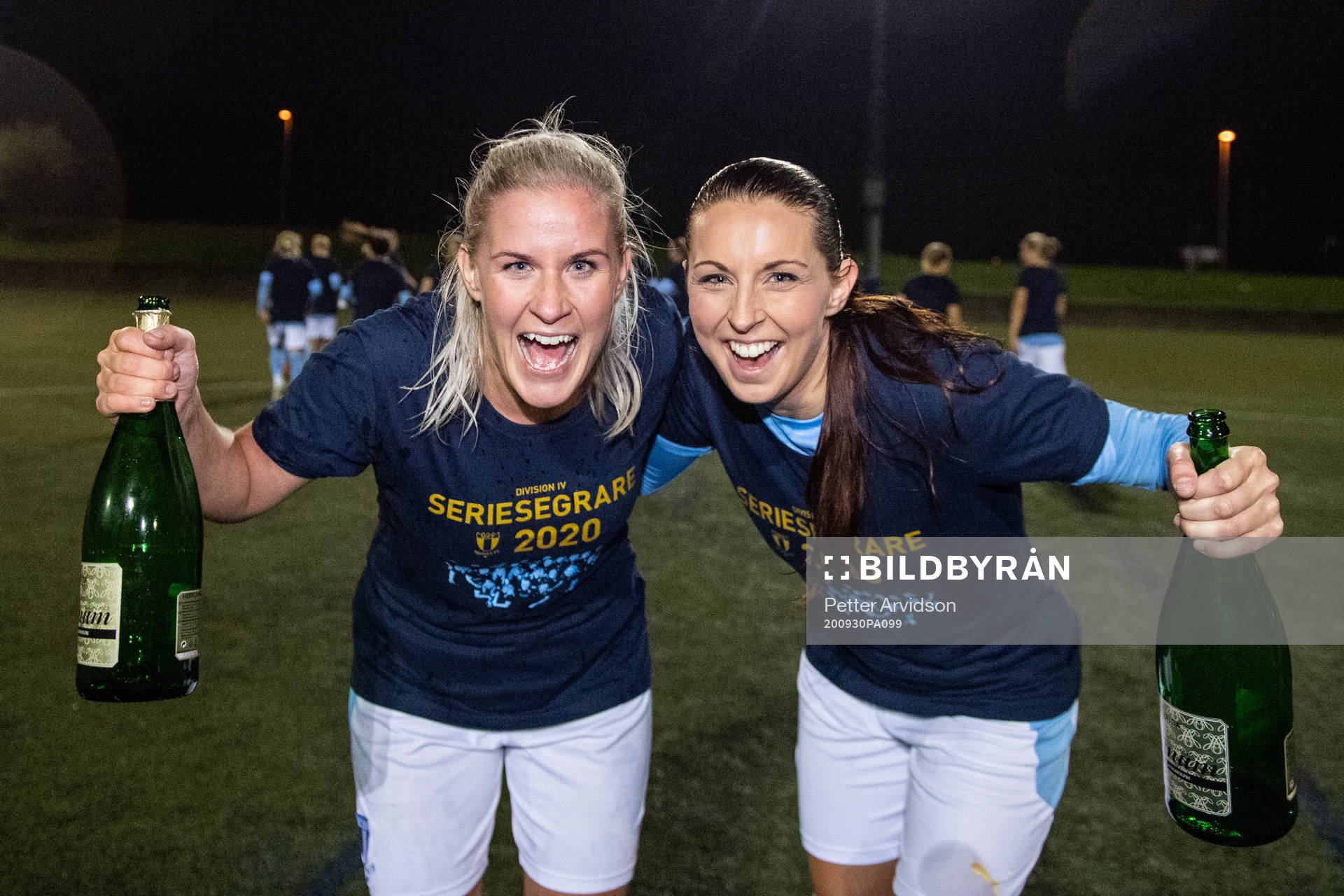 Malmö FFs Emelie Erlandsson och Malin Gunnarsson jublar