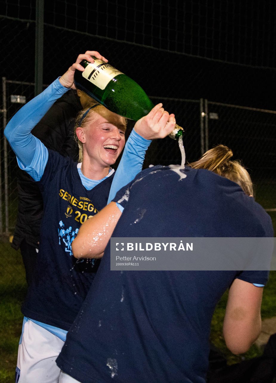 Malmö FFs Melina Skarström jublar