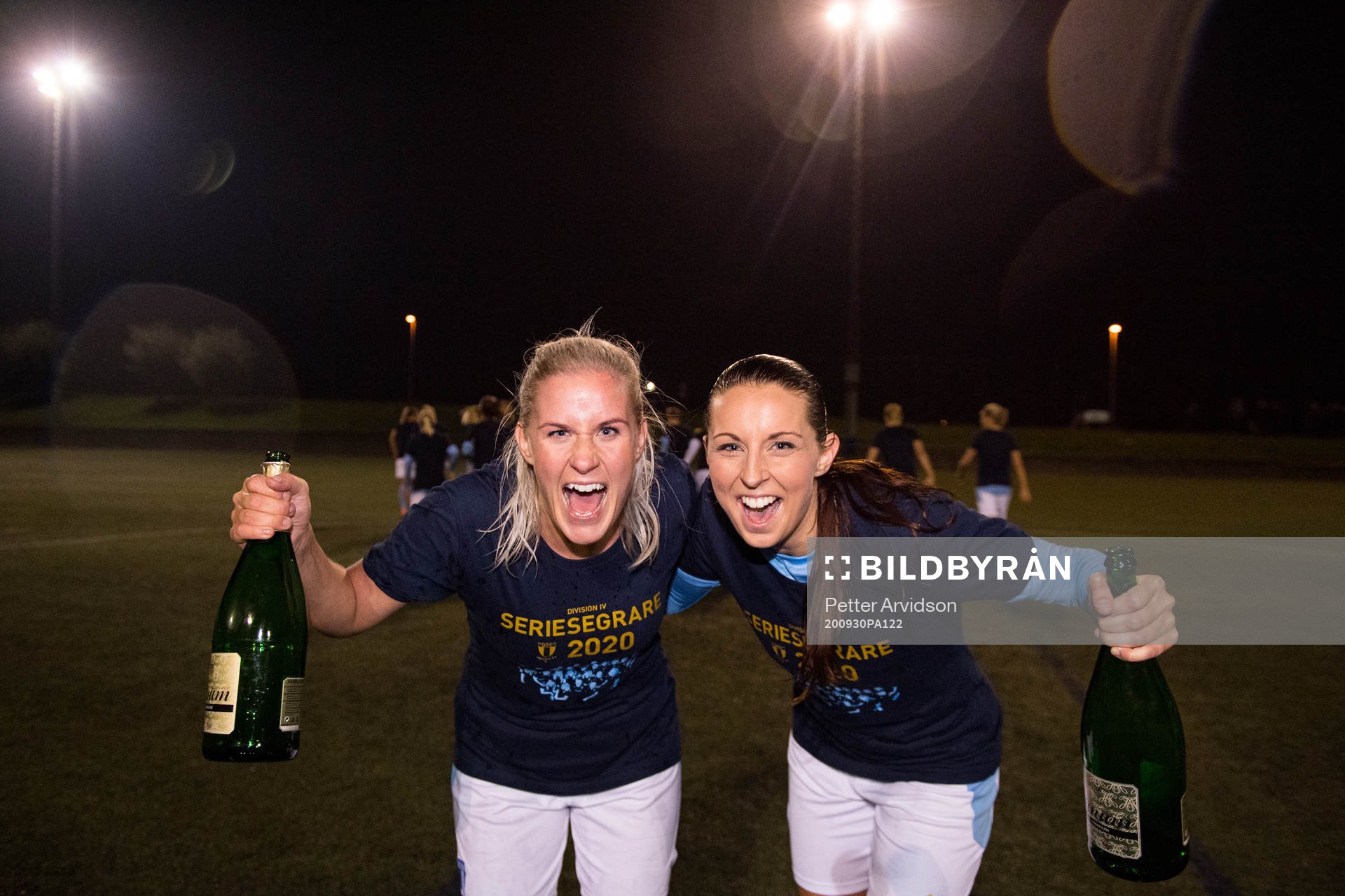 Malmö FFs Emelie Erlandsson och Malin Gunnarsson jublar