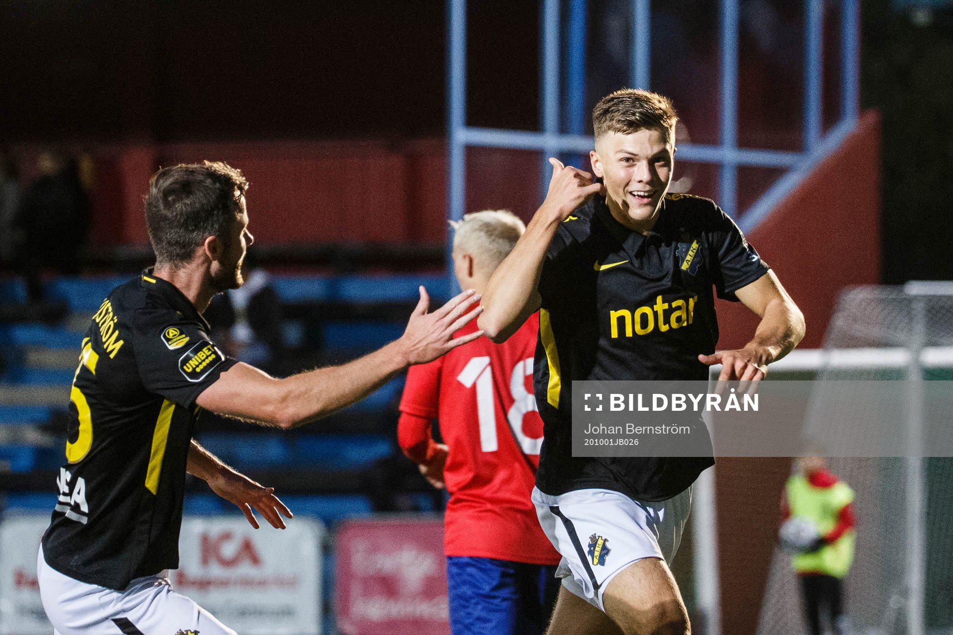 s Erik Ring jublar