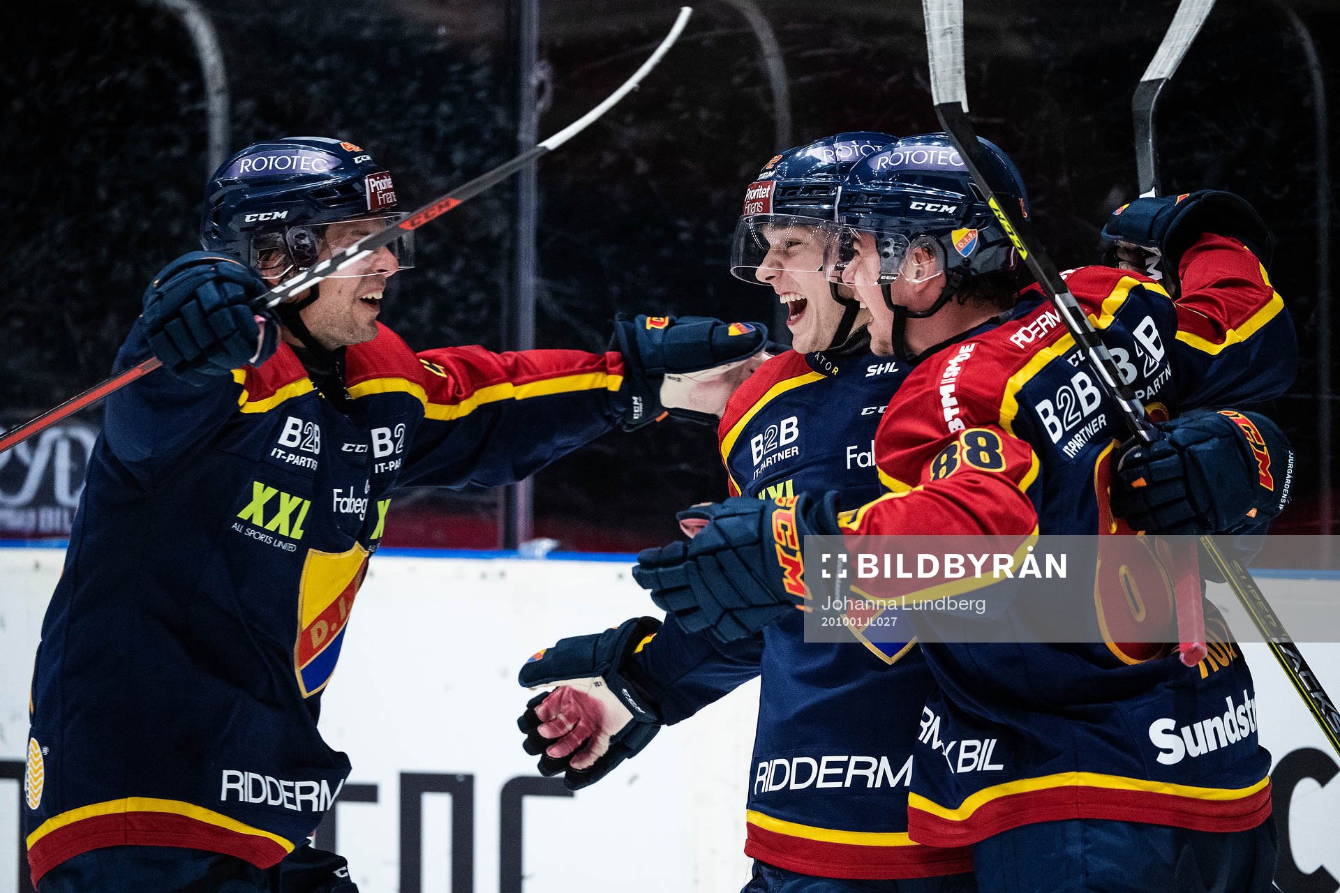 Djurgårdens Alexander Holtz (h) gör 1-0 och jublar med