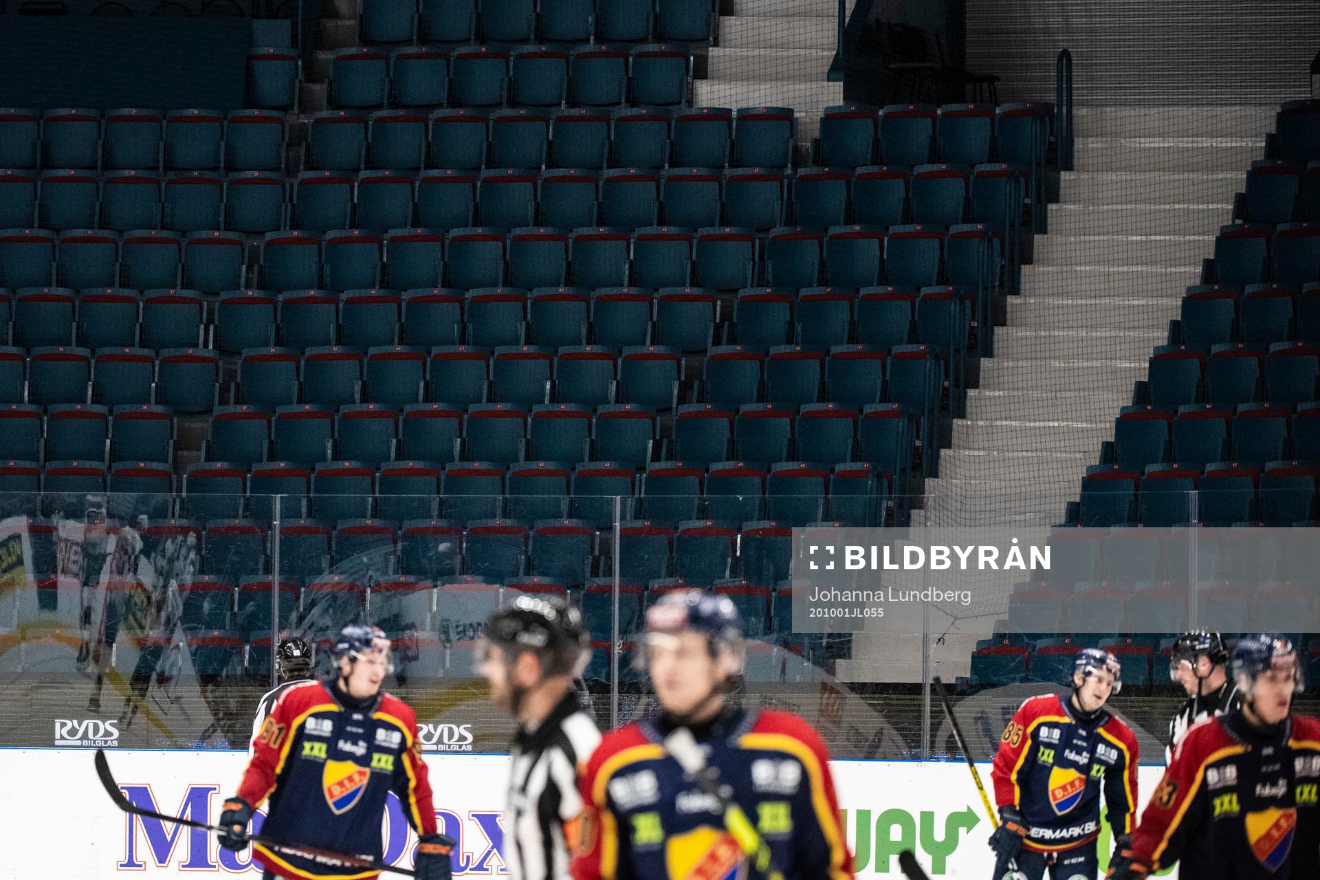 Tomma läktare på Hovet