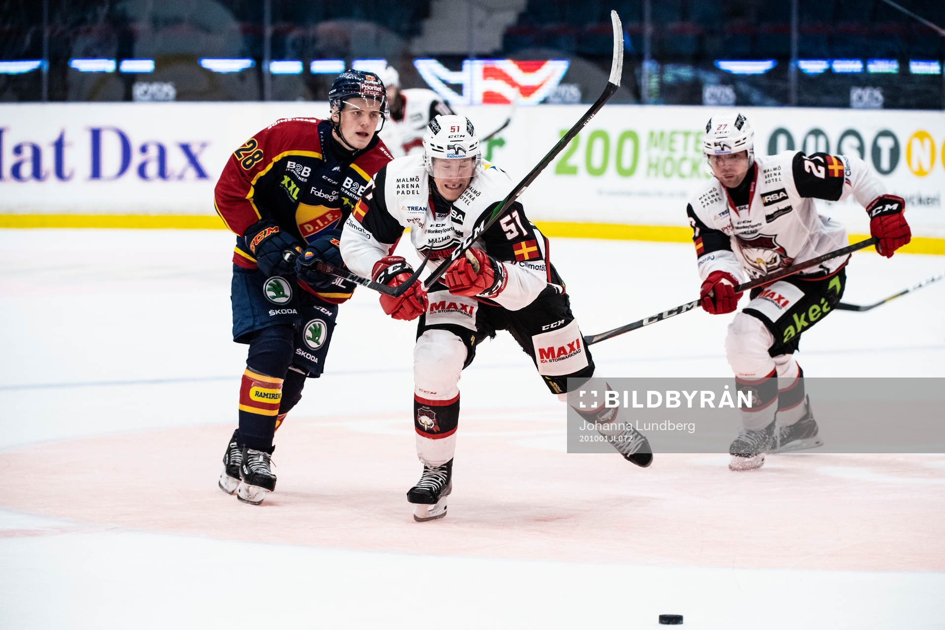 Malmö Redhawks Emil Sylvegård och Pontus Westerholm mot