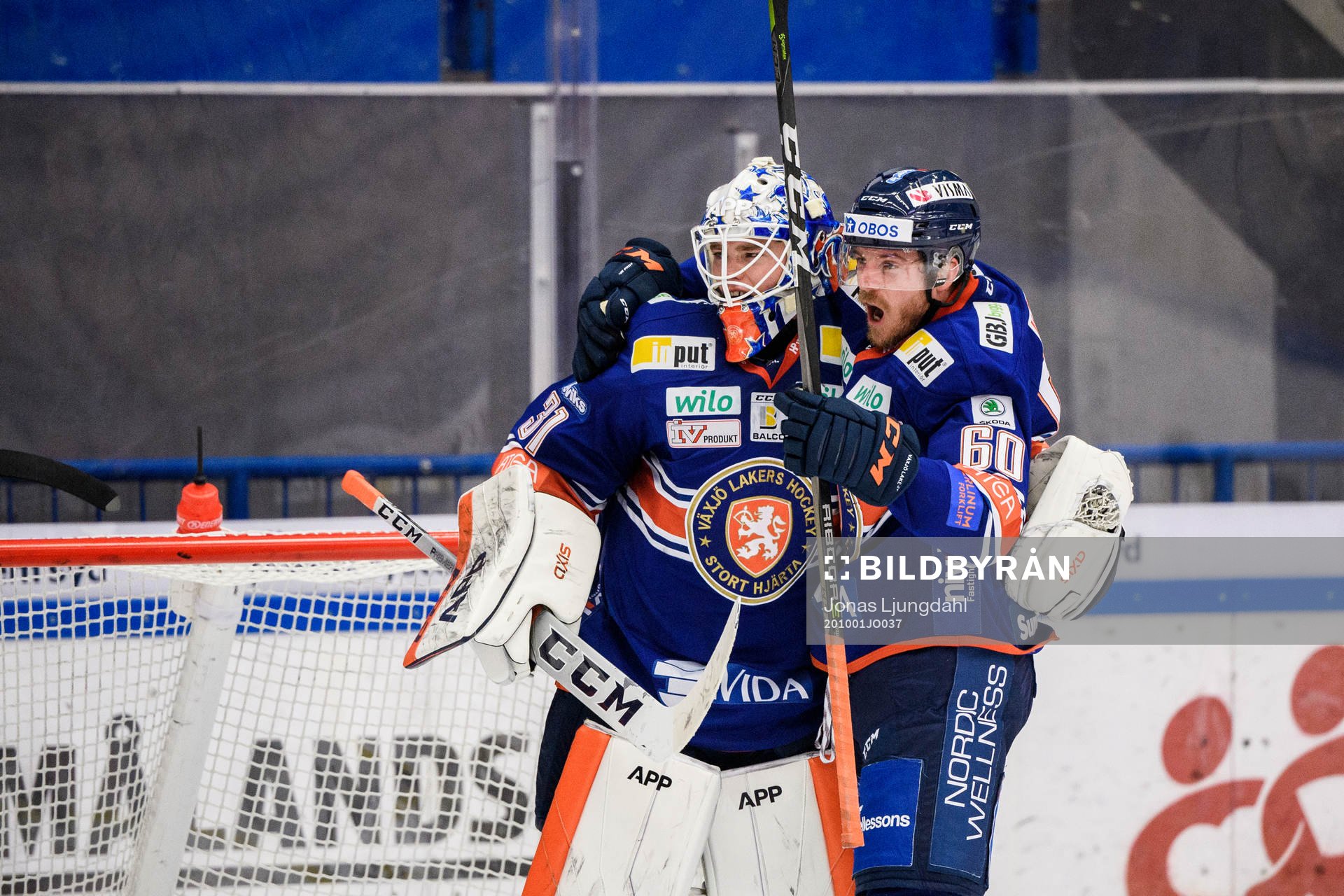 Växjös målvakt Erik Källgren och Erik Josefsson jublar