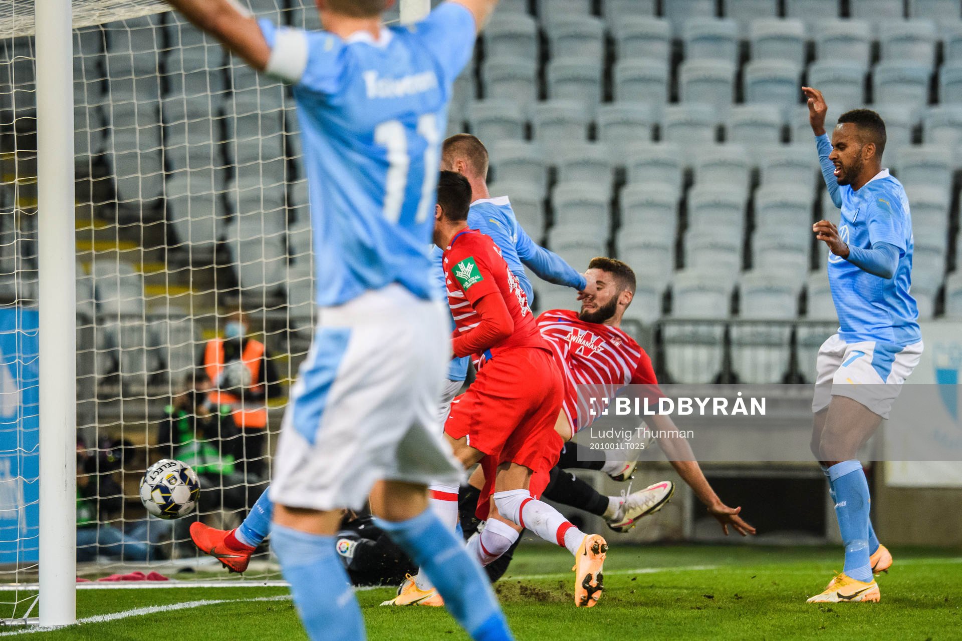 Jo Inge Berget of Malmö FF scores the 1-1 goal