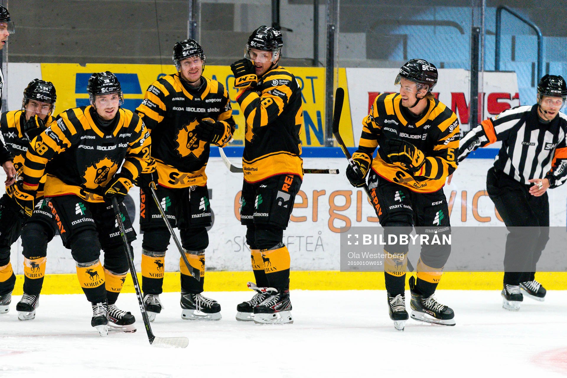 Skellefteås Jesper Frödén gör 1-0 och jublar