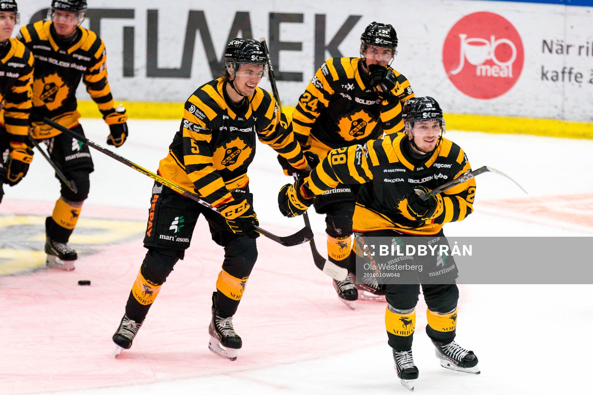 Skellefteås Jesper Frödén jublar