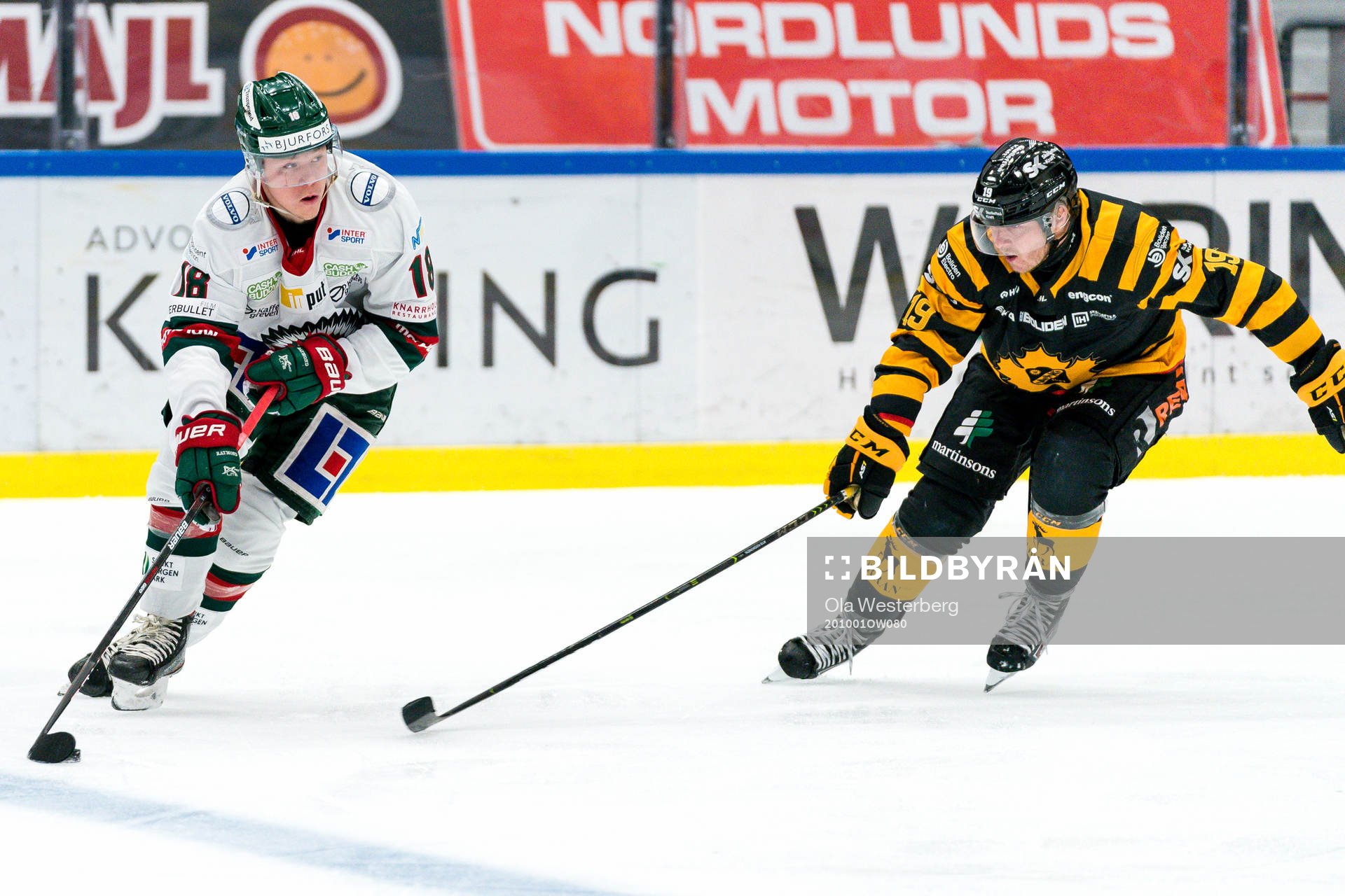 Frölundas Lucas Raymond och Skellefteås Tuomas Kiiskinen
