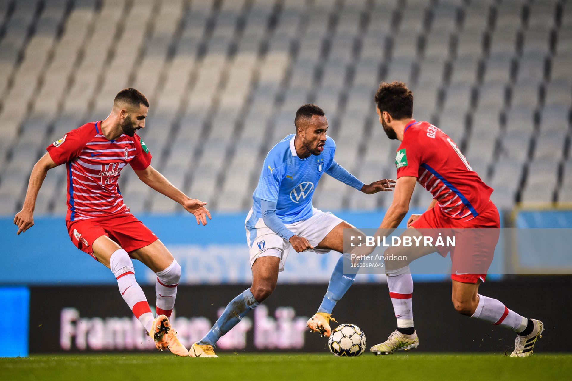 Isaac Kiese Thelin of Malmö FF against Gonalons and German