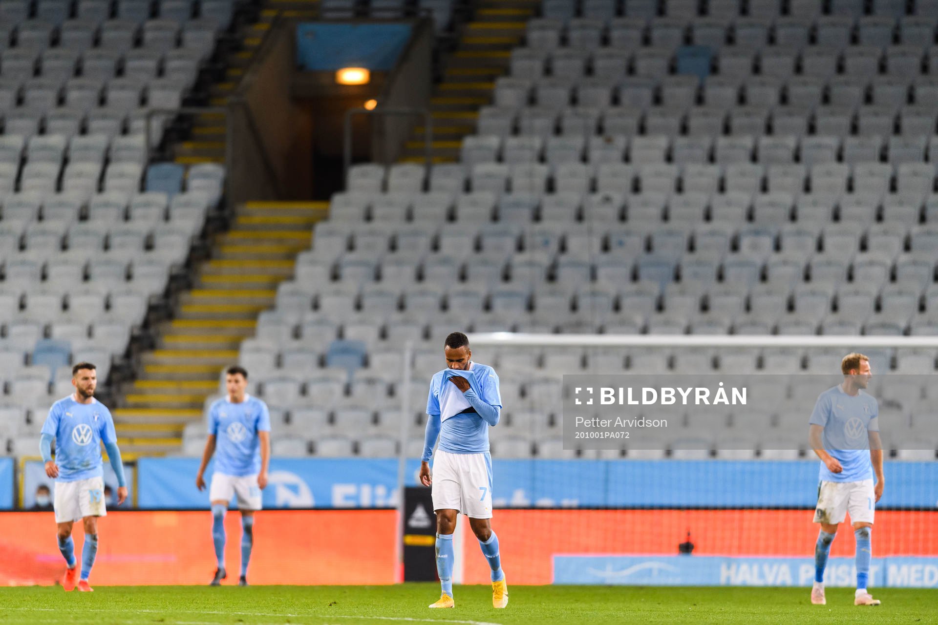 Isaac Kiese Thelin of Malmö FF looks dejected