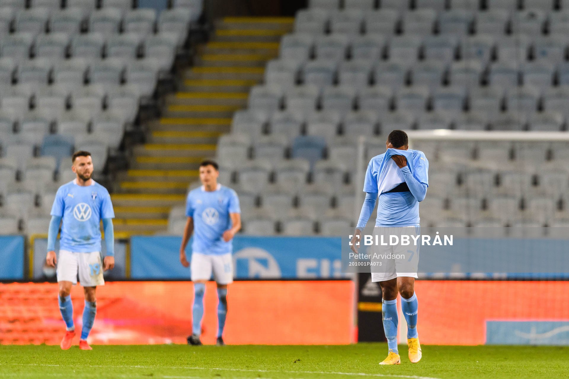Isaac Kiese Thelin of Malmö FF looks dejected