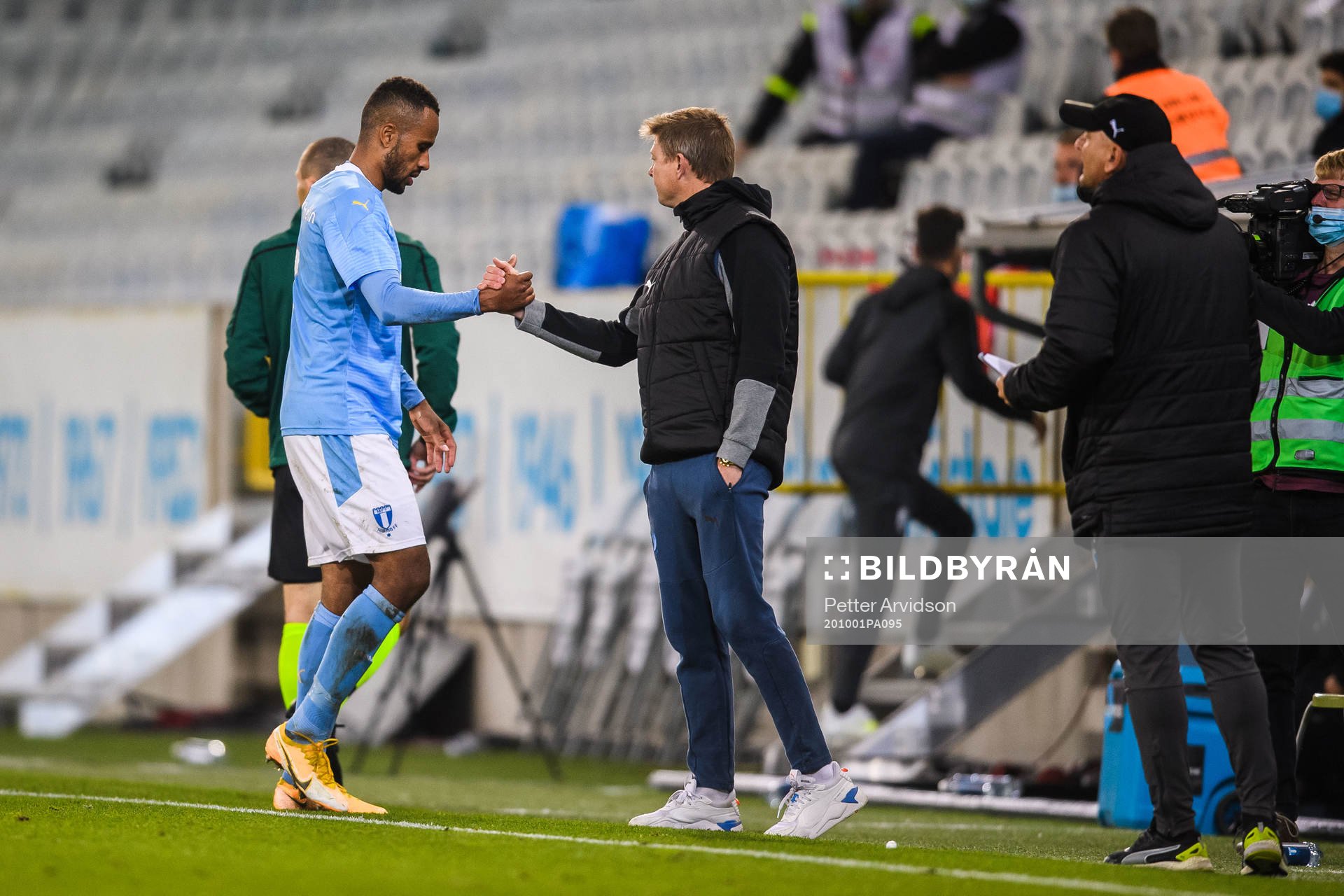 Isaac Kiese Thelin and Jon Dahl Tomasson, head coach  of