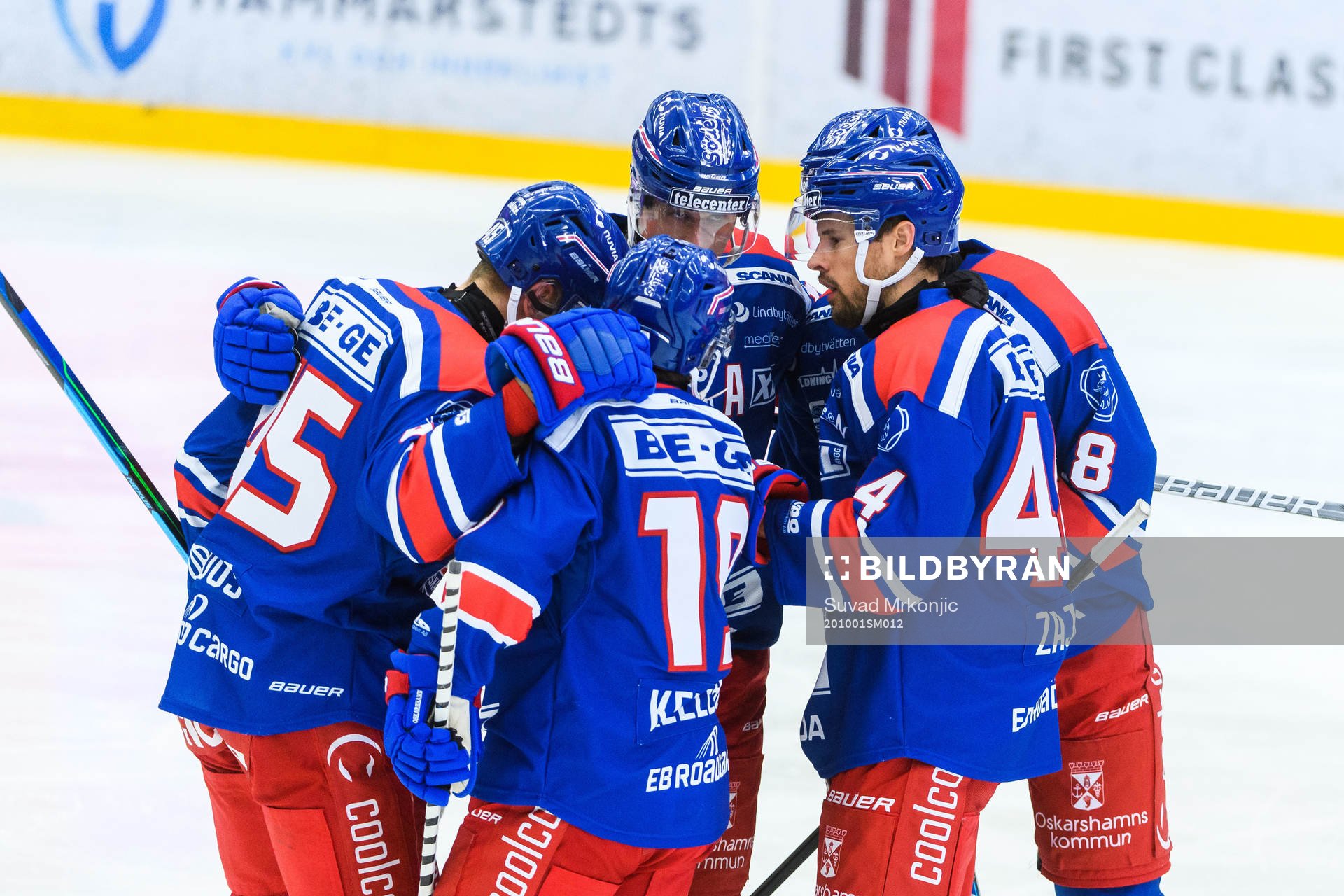 Oskarshamns Nolan Zajac jublar med lagkamrater