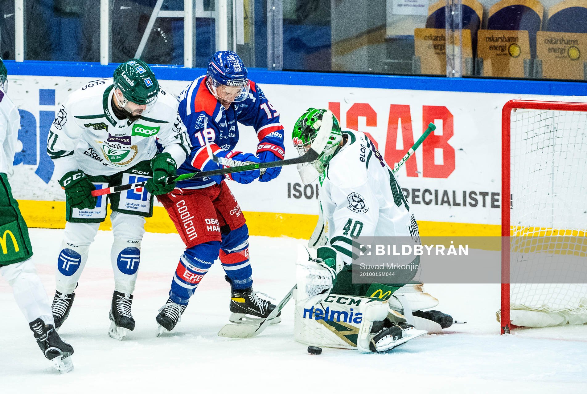 Oskarshamns Tyler Kelleher mot Färjestads målvakt Henrik