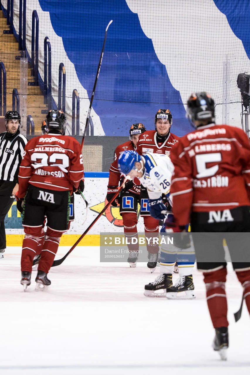 Örebros spelarna jublar