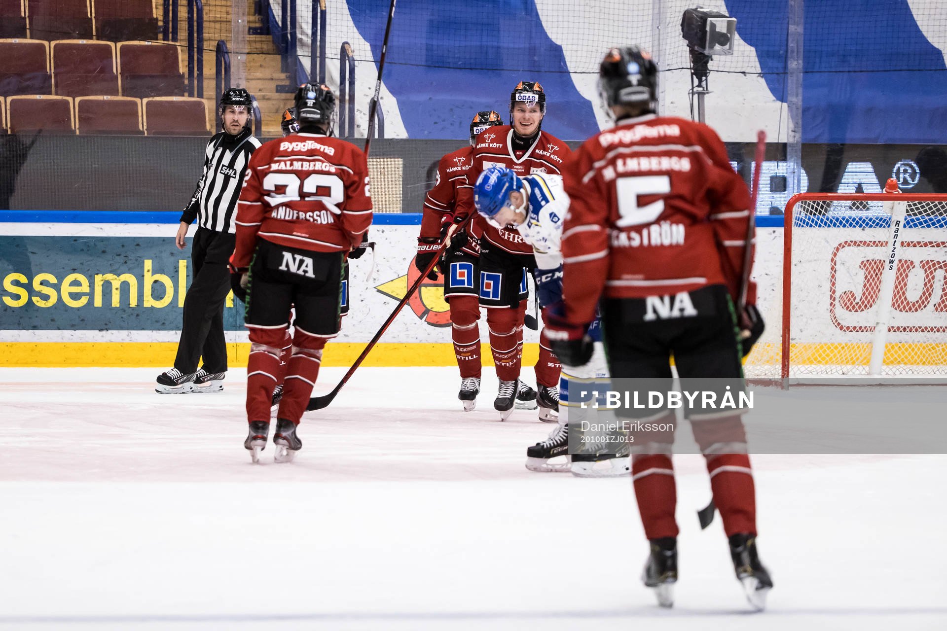 Örebros spelarna jublar